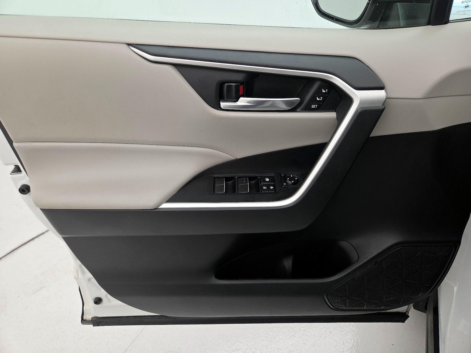 2020 Toyota RAV4 XLE Premium - Photo 13