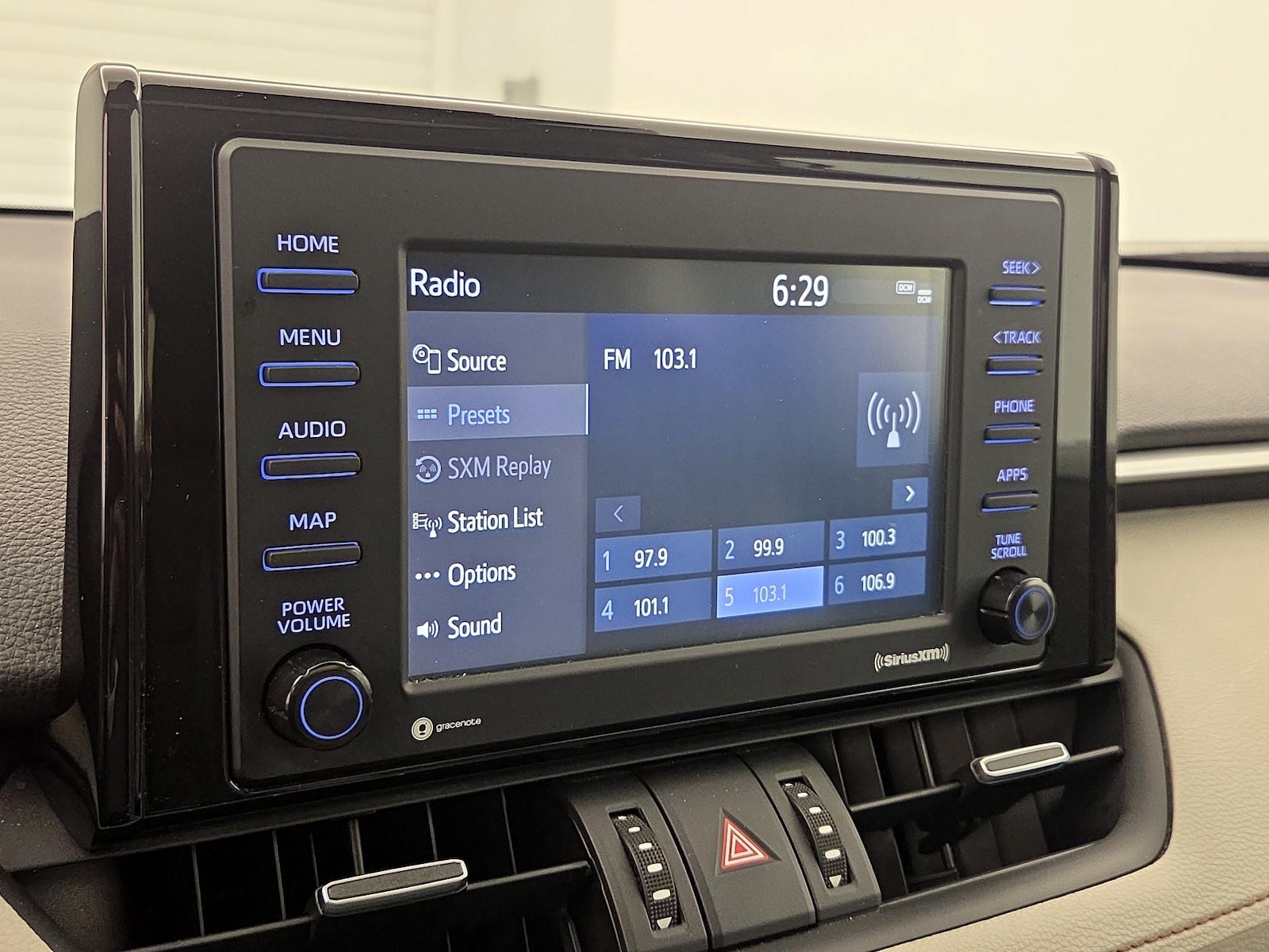 2020 Toyota RAV4 XLE Premium - Photo 16