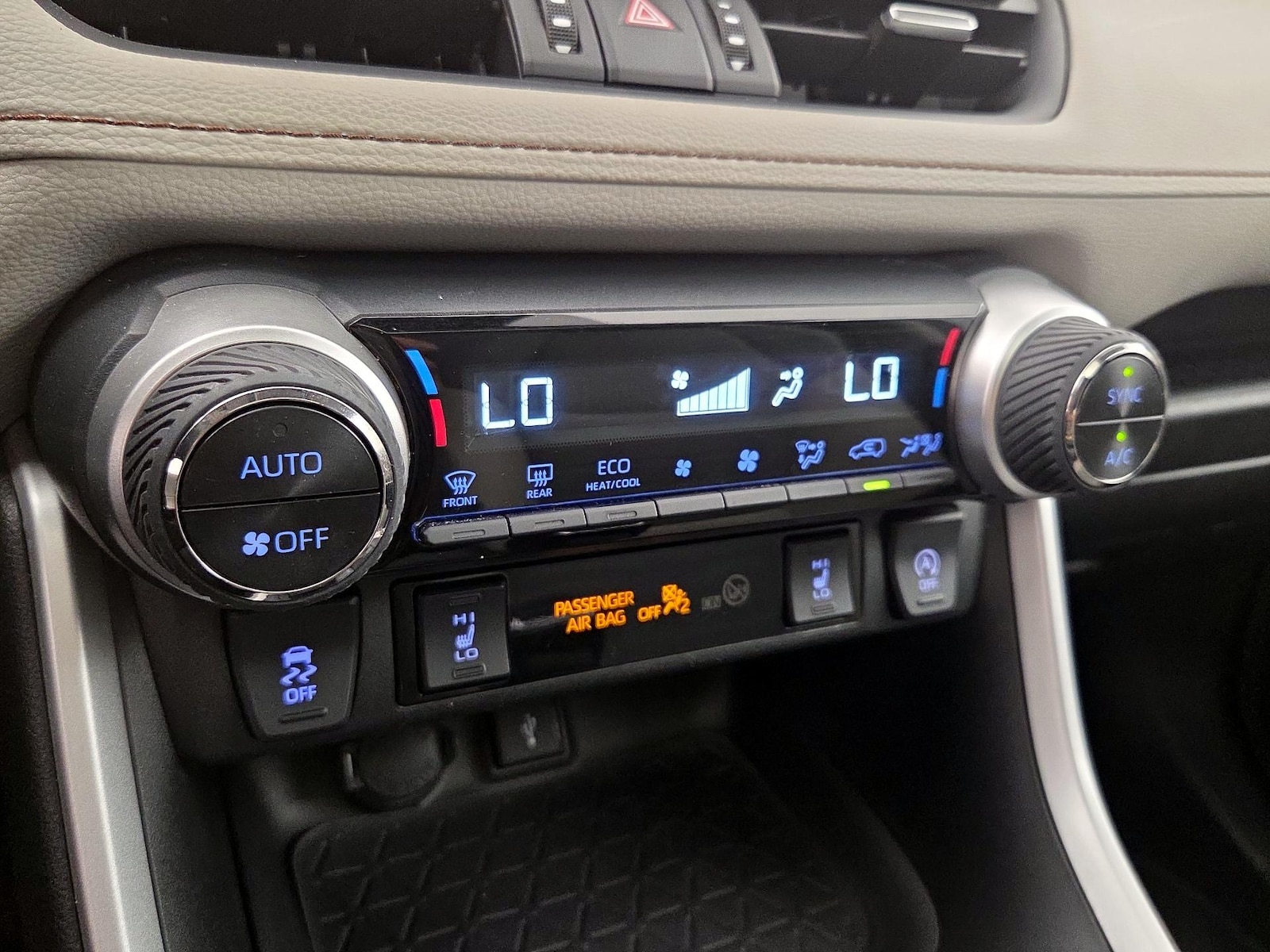 2020 Toyota RAV4 XLE Premium - Photo 17