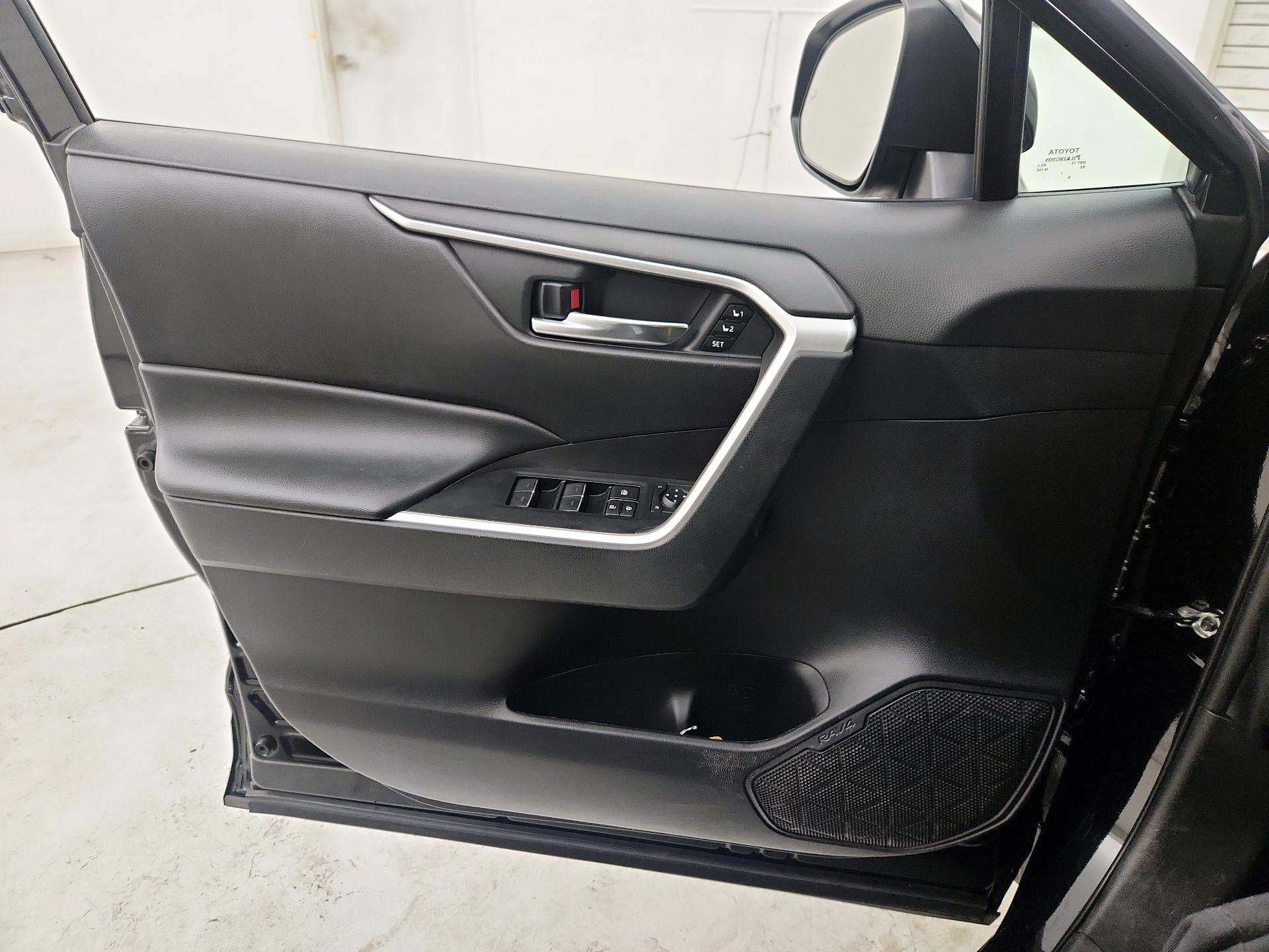 Thumbnail: 2022 Toyota RAV4 - 12