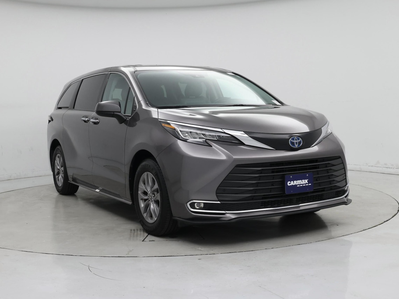 2023 Toyota Sienna XLE - Photo 2
