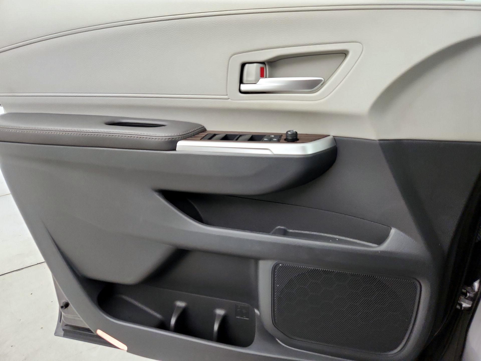 Thumbnail: 2023 Toyota Sienna - 12