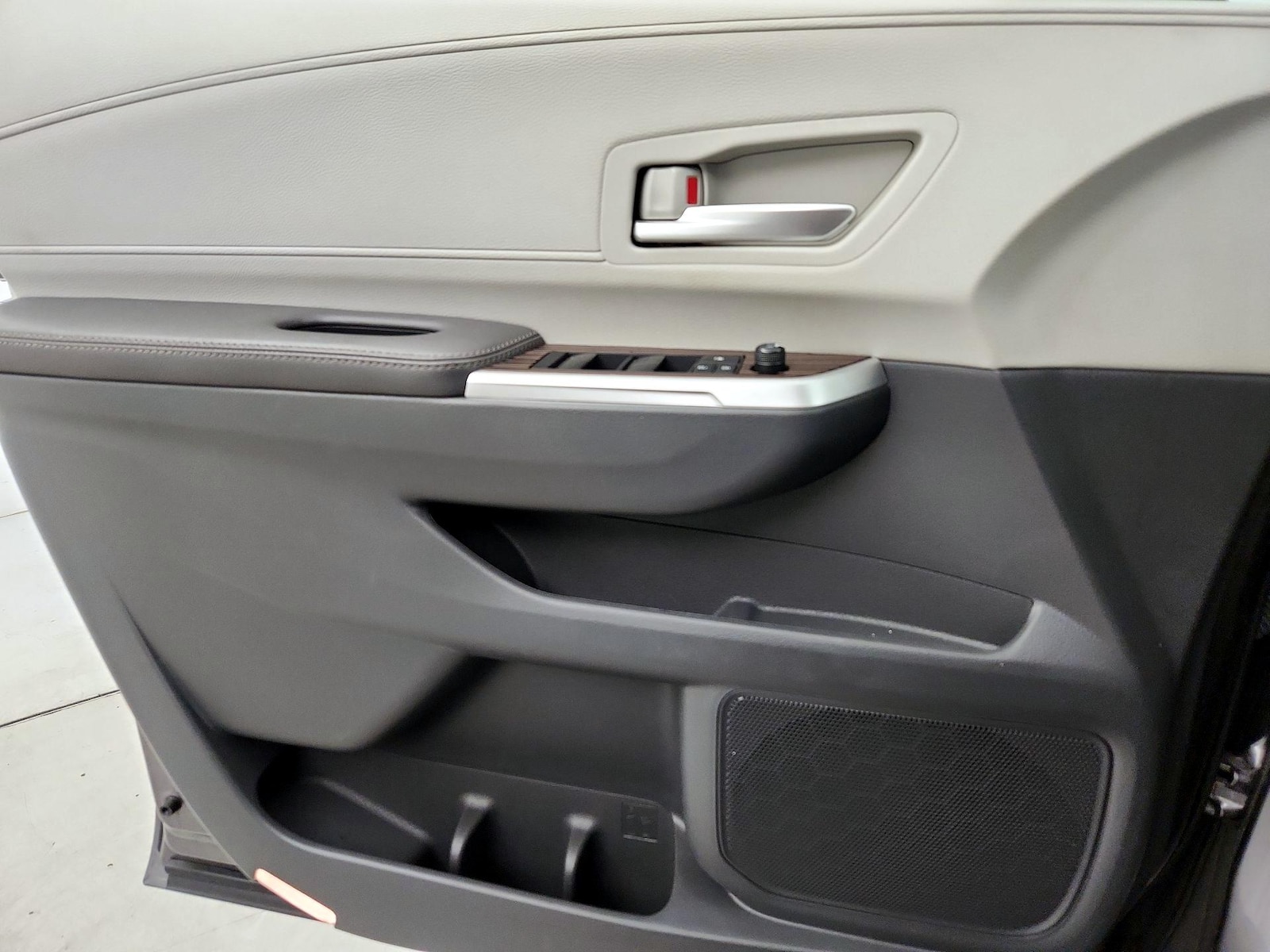 2023 Toyota Sienna XLE - Photo 13