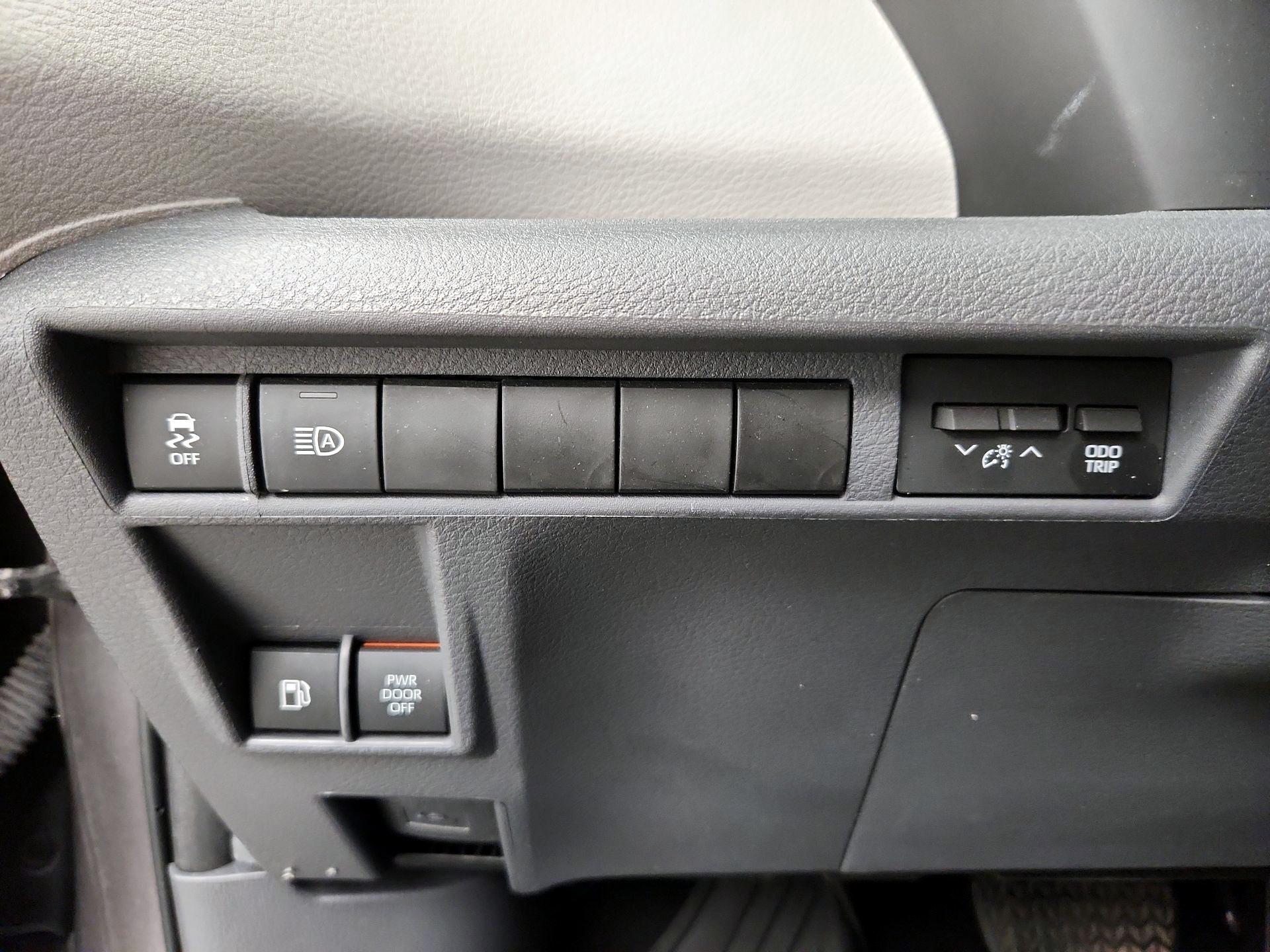 Thumbnail: 2023 Toyota Sienna - 13