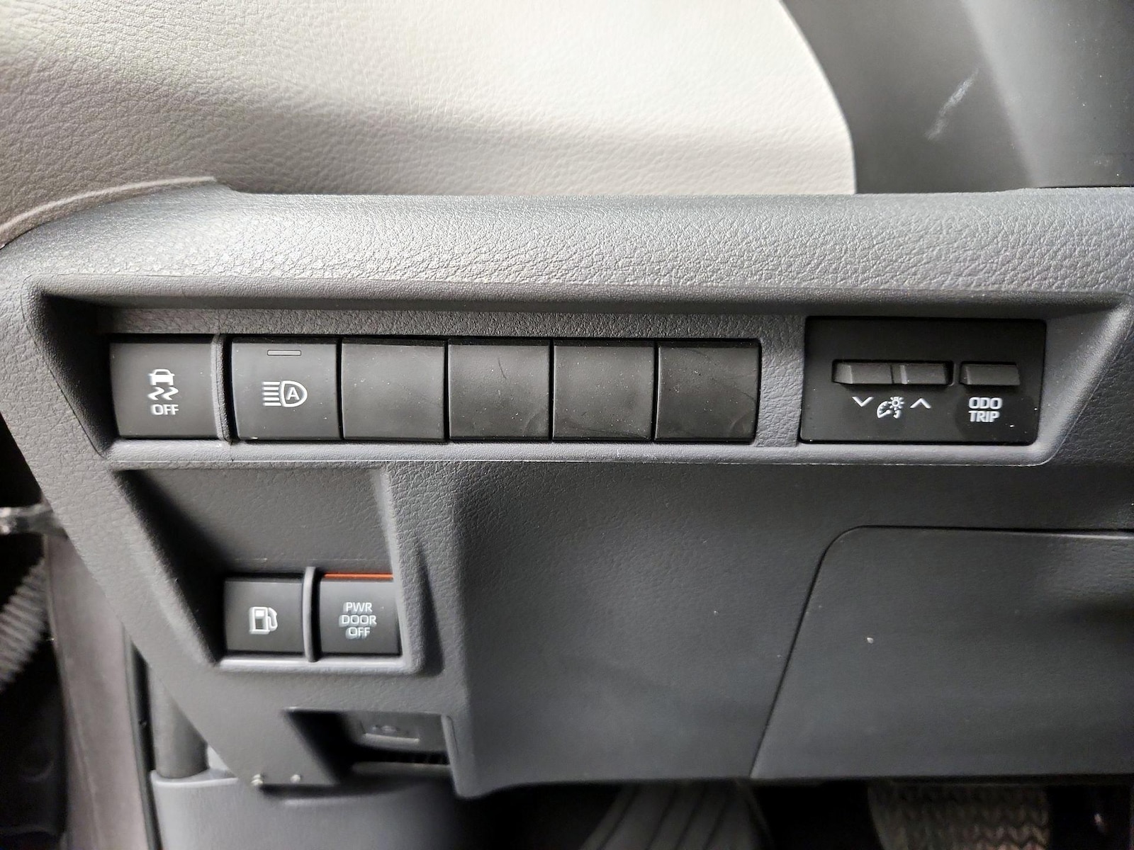 2023 Toyota Sienna XLE - Photo 14