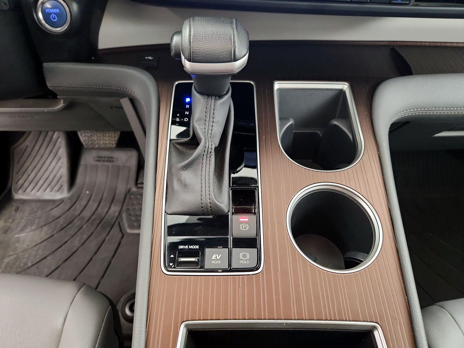 Thumbnail: 2023 Toyota Sienna - 17