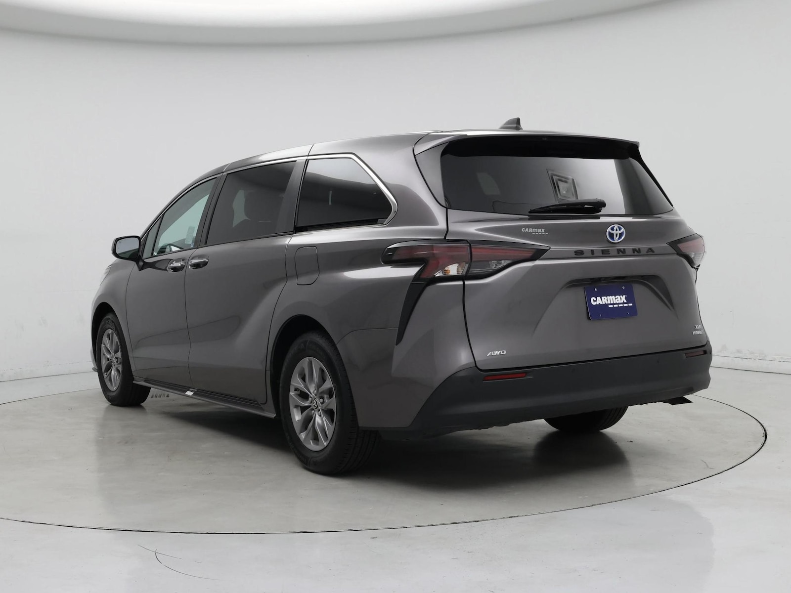 2023 Toyota Sienna XLE - Photo 3