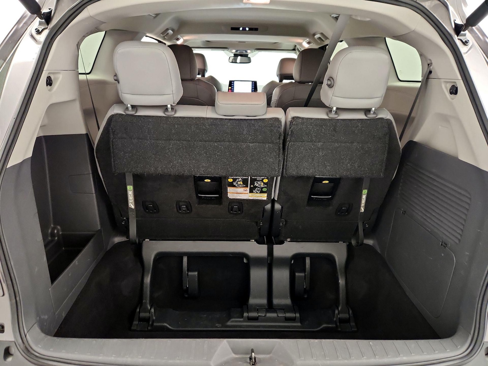 2023 Toyota Sienna XLE - Photo 23