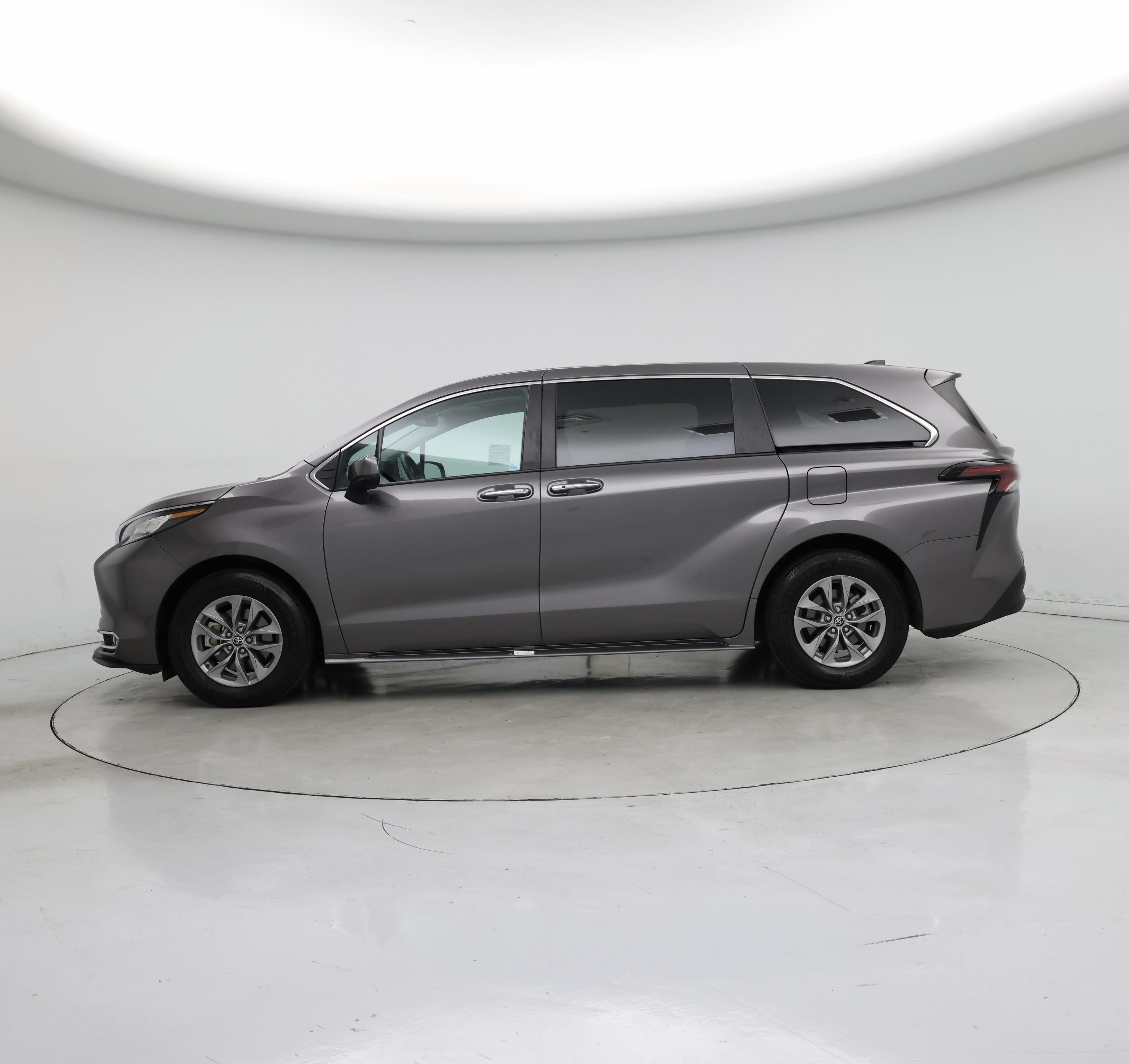Thumbnail: 2023 Toyota Sienna - 3