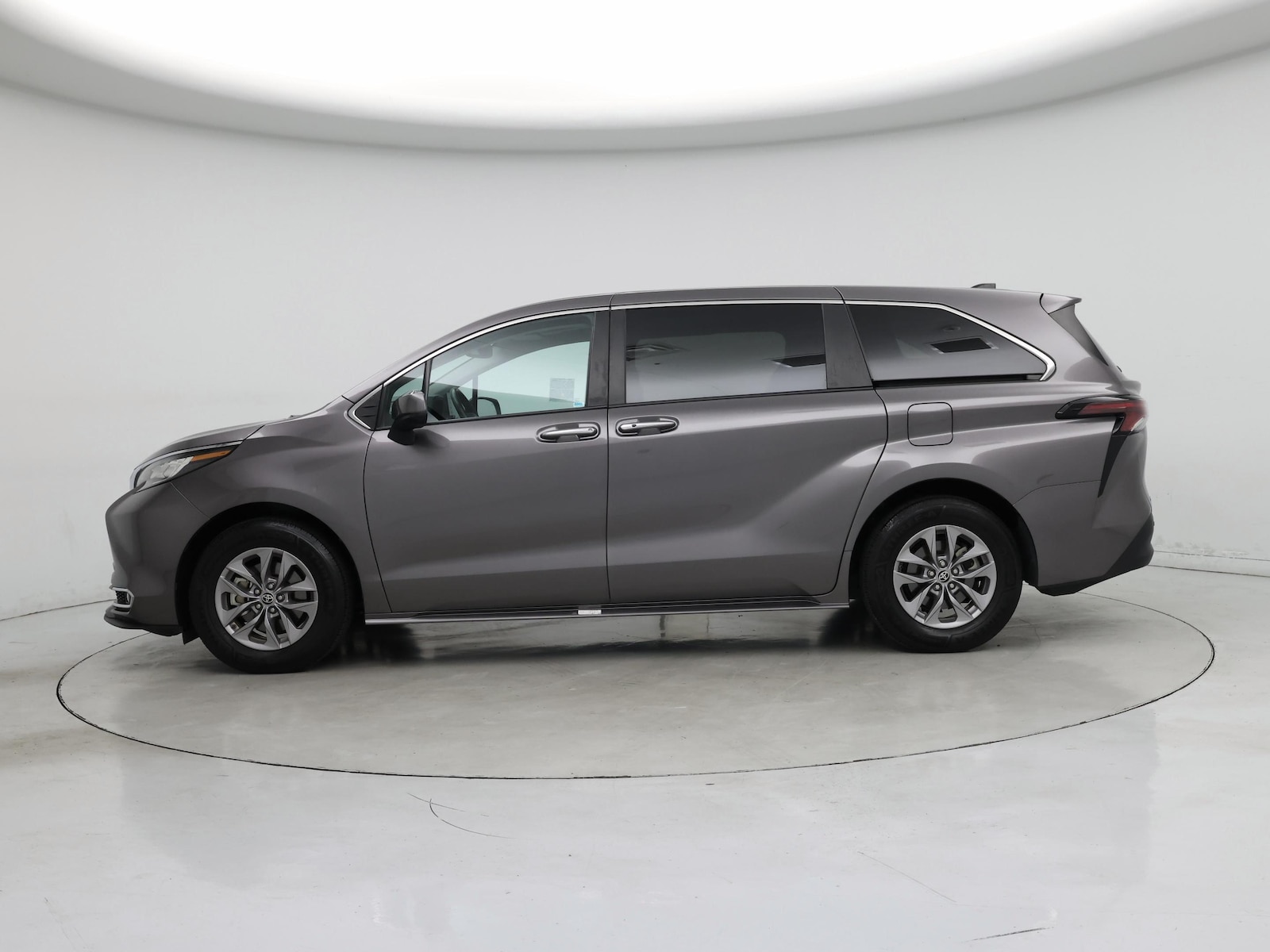 2023 Toyota Sienna XLE - Photo 4