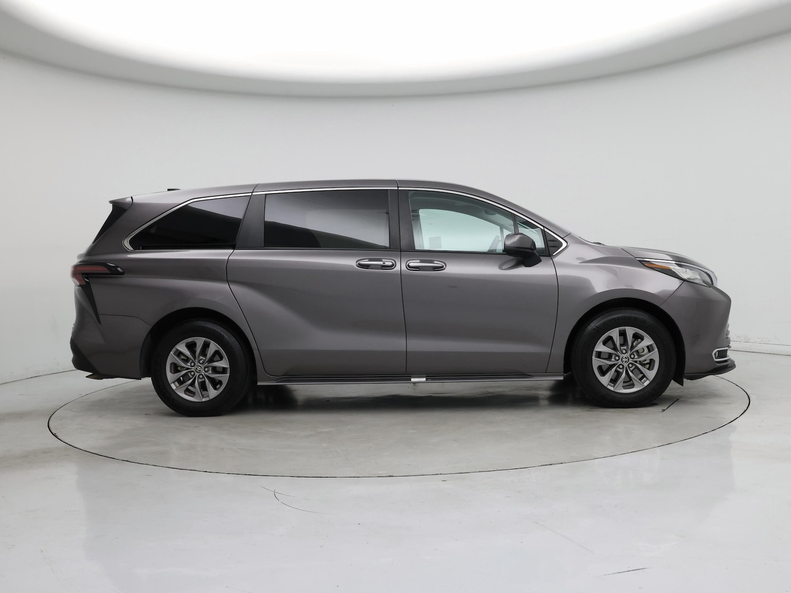 2023 Toyota Sienna XLE - Photo 8