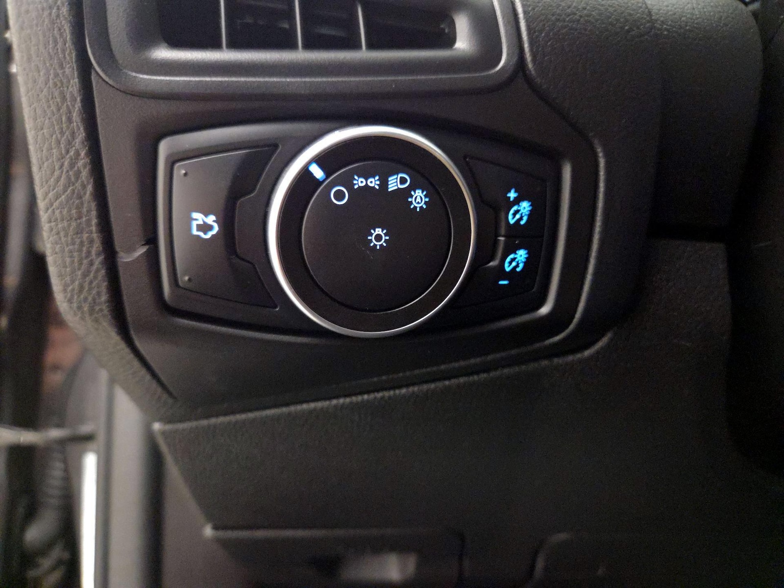 2016 Ford Focus SE - Photo 14