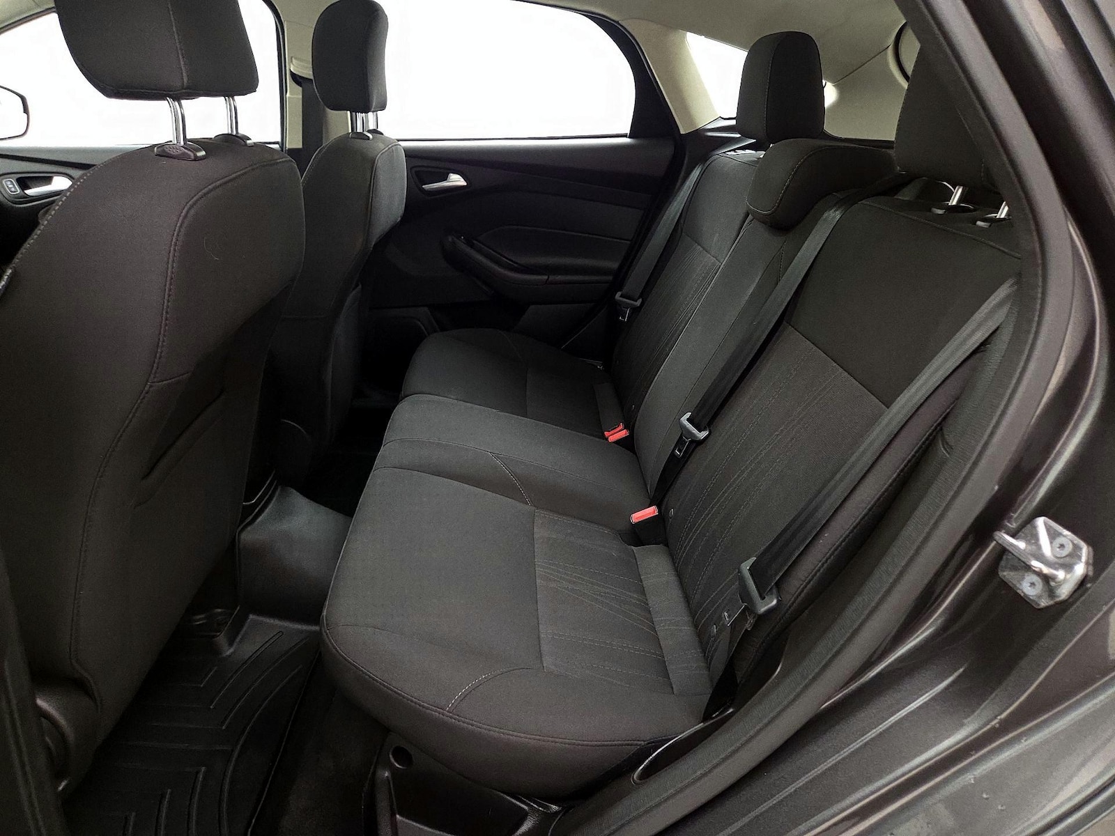 2016 Ford Focus SE - Photo 21