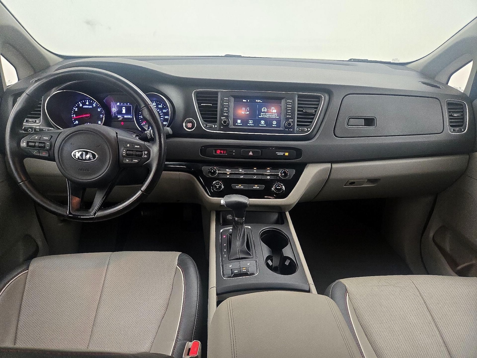 2017 Kia Sedona LX - Photo 10