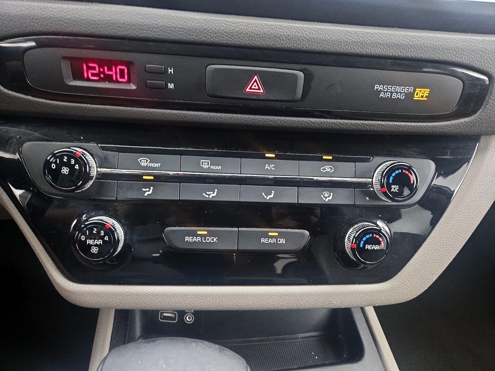 2017 Kia Sedona LX - Photo 17