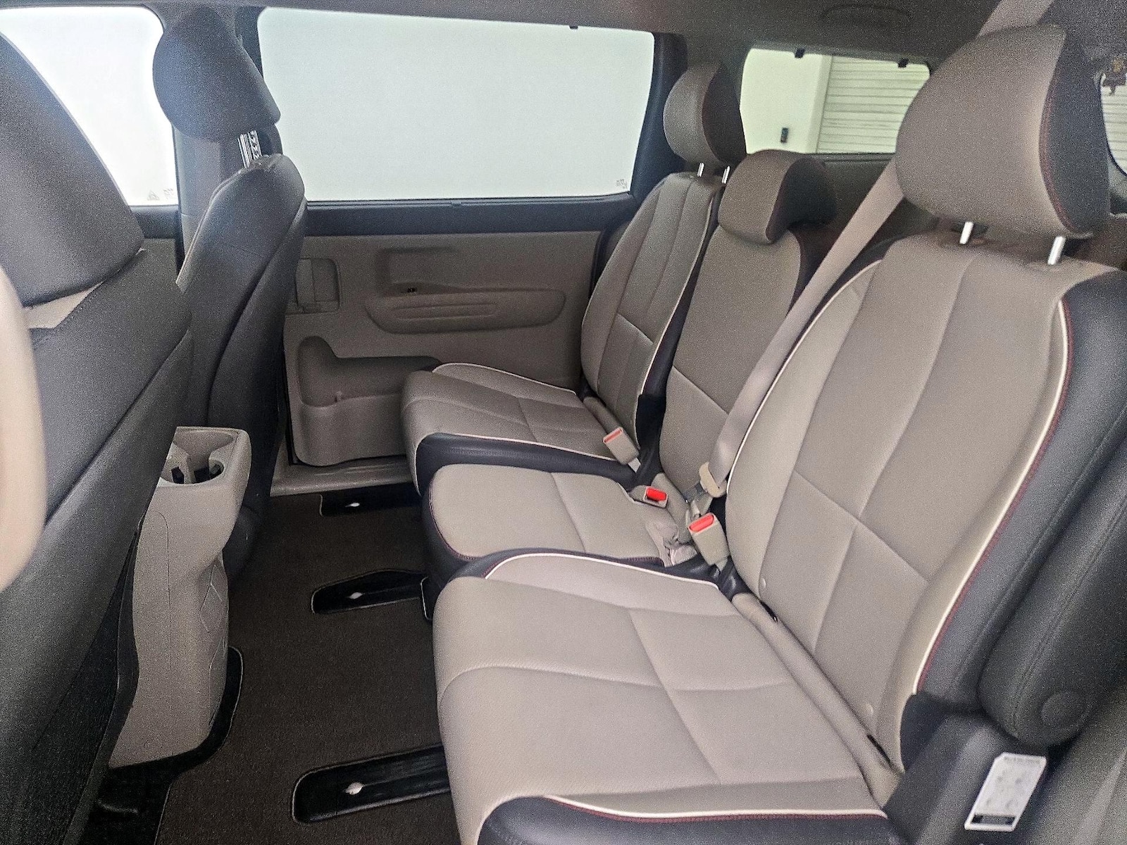 2017 Kia Sedona LX - Photo 20