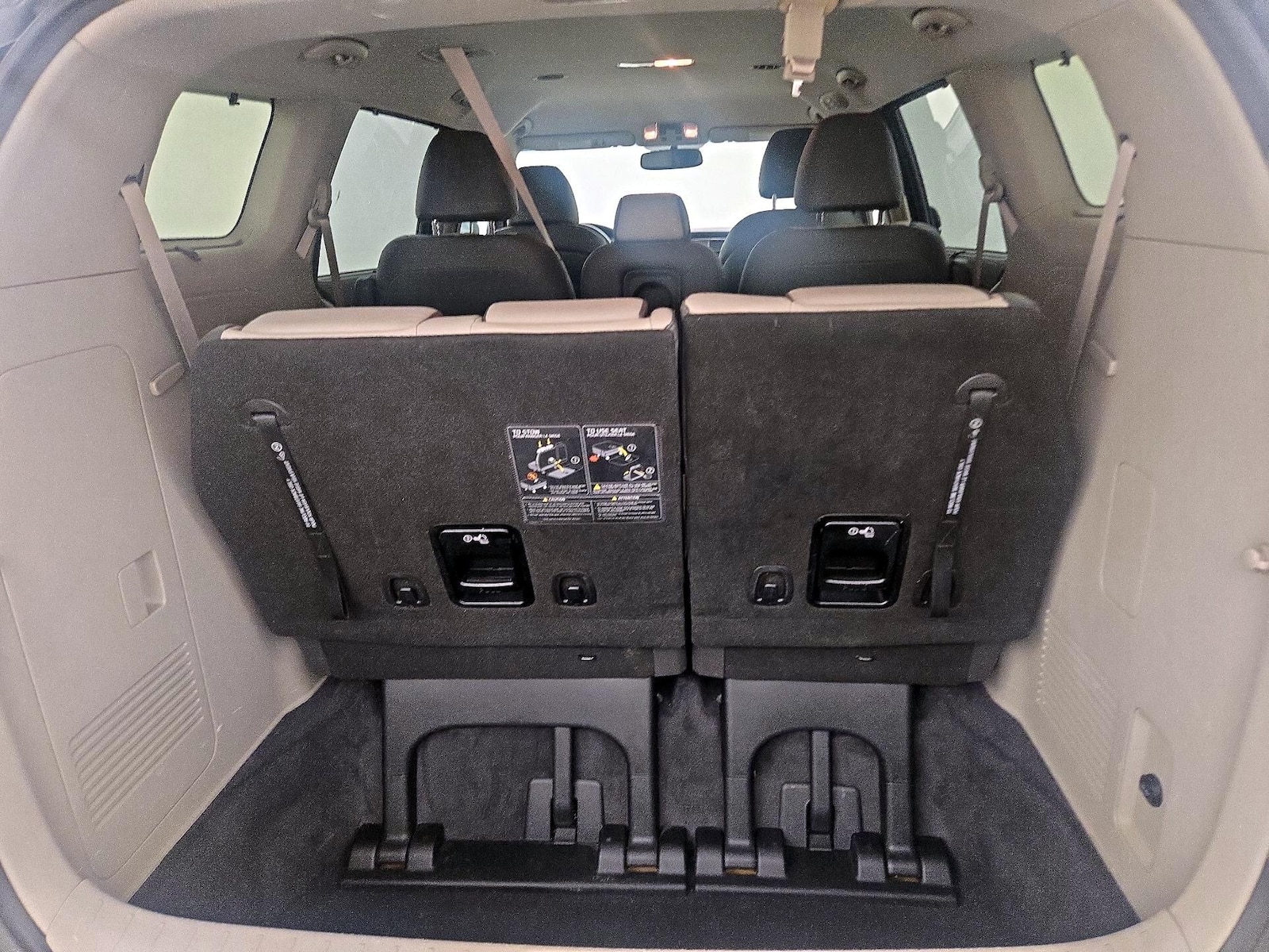 2017 Kia Sedona LX - Photo 22