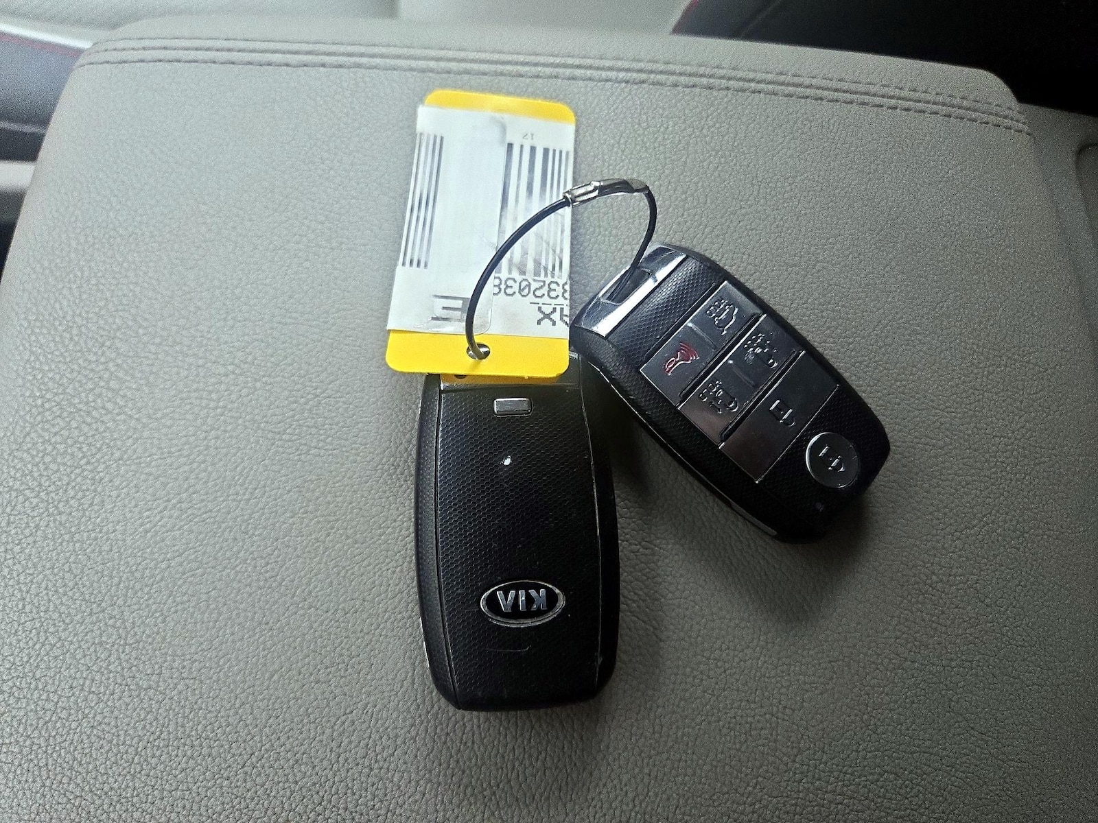 2017 Kia Sedona LX - Photo 24