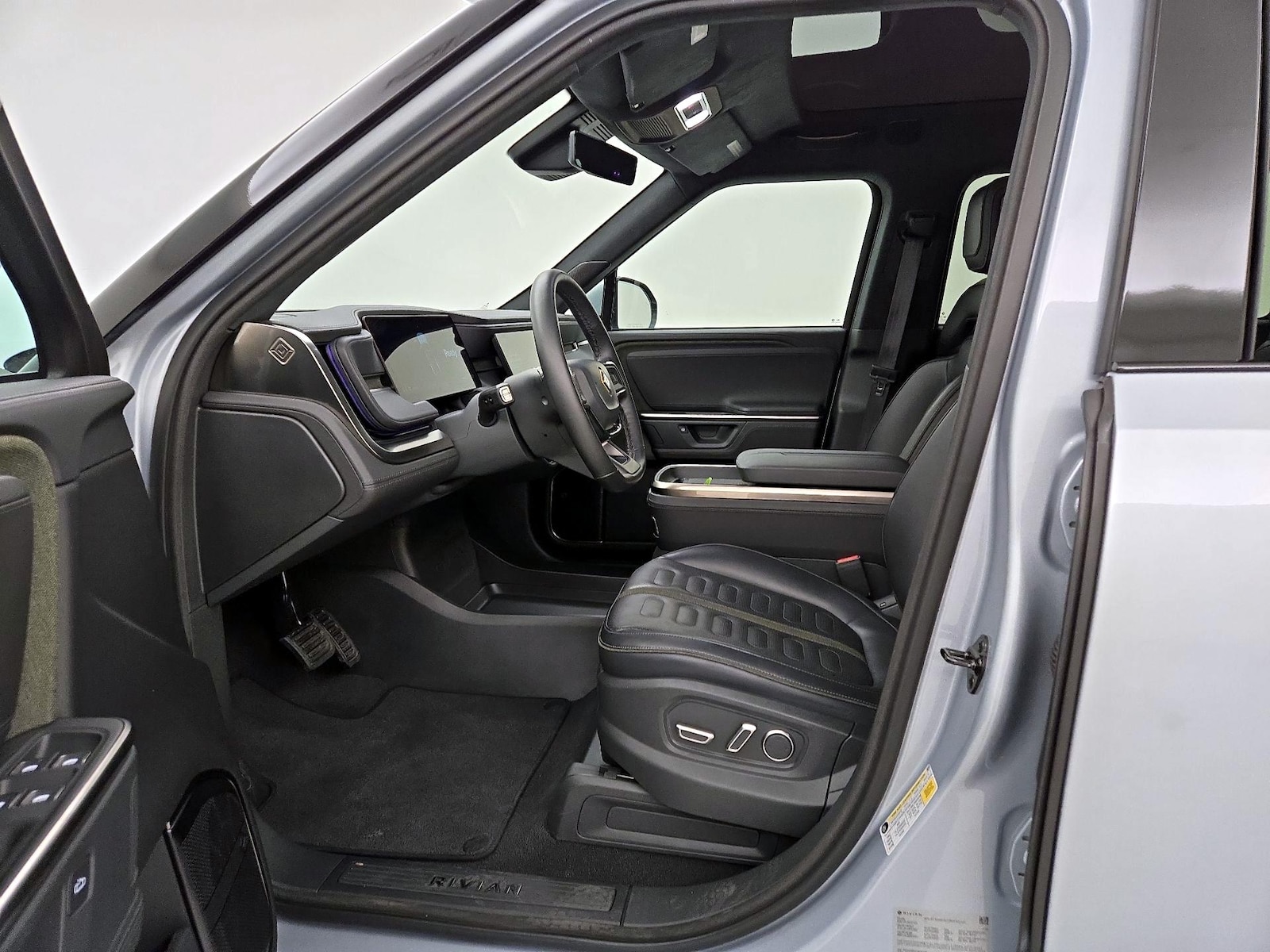 2025 Rivian R1S Adventure - Photo 12