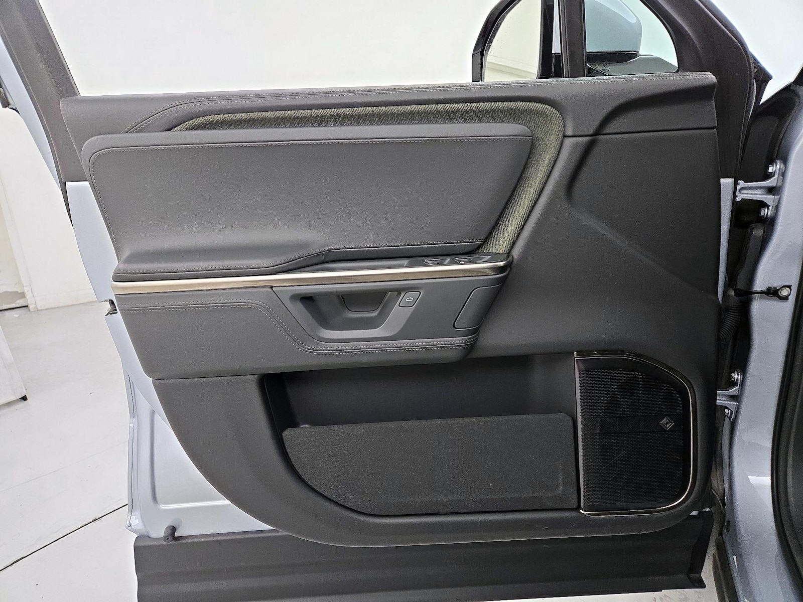 2025 Rivian R1S Adventure - Photo 13