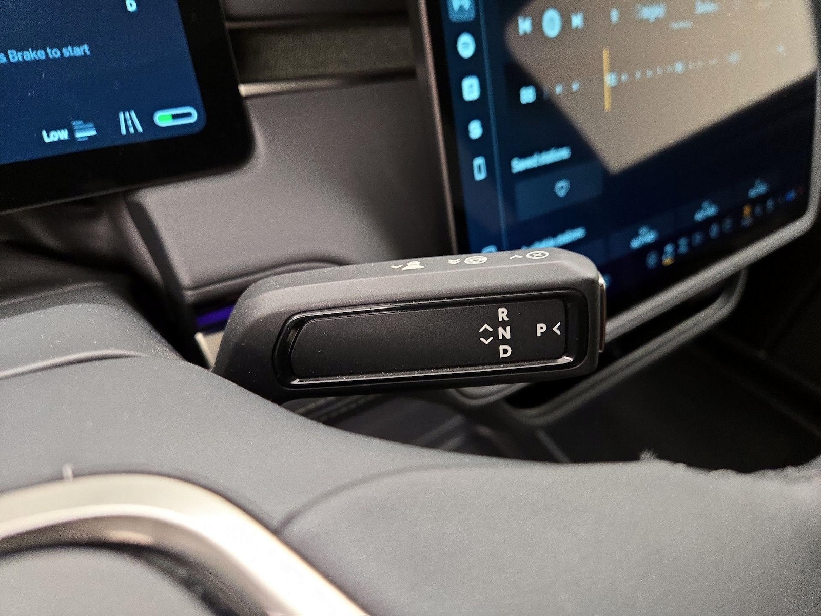 2025 Rivian R1S Adventure - Photo 18