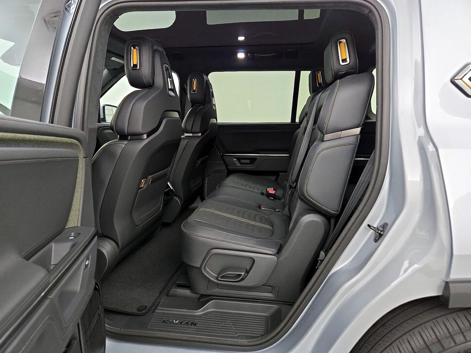 2025 Rivian R1S Adventure - Photo 21