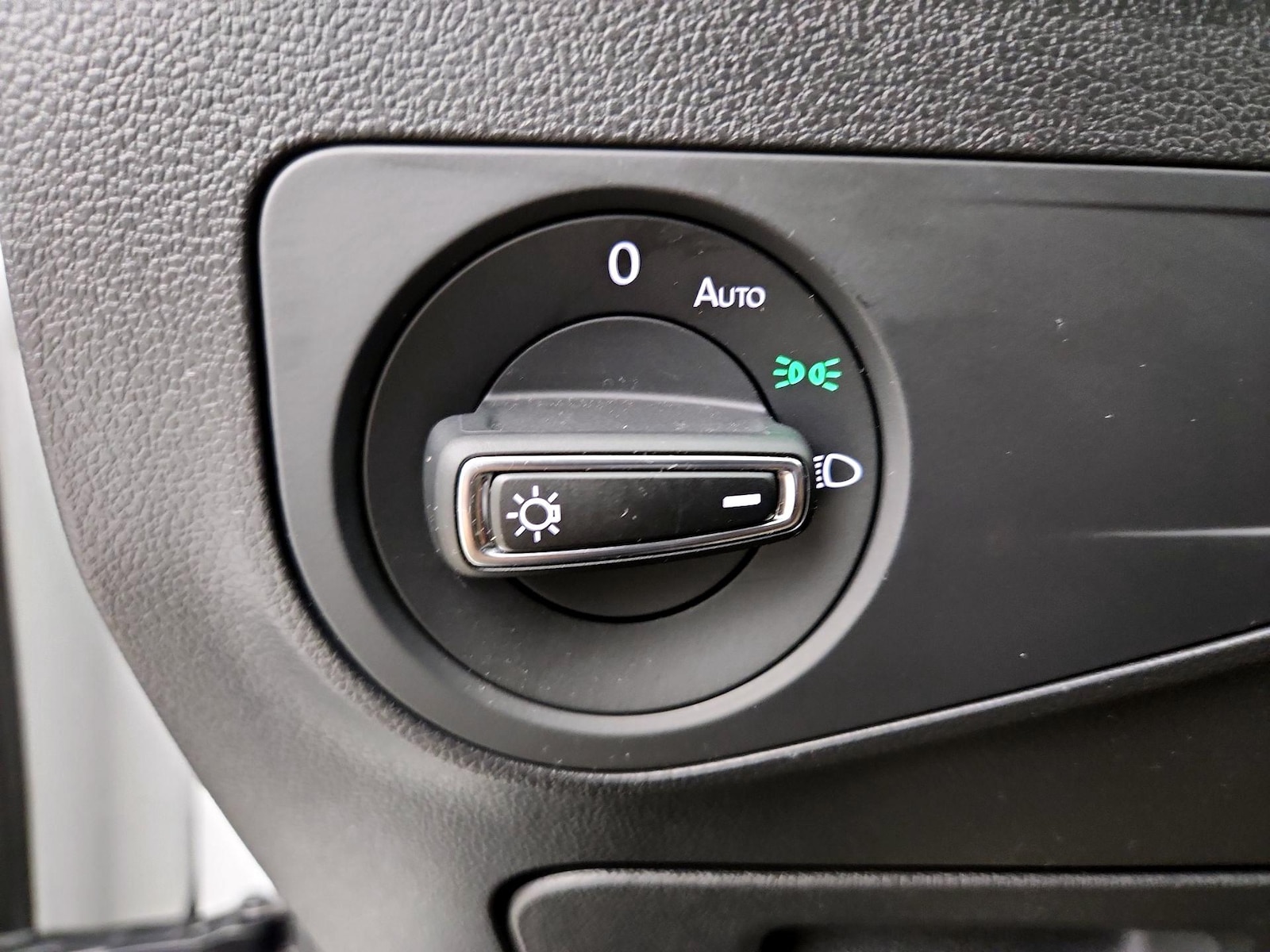 2022 Volkswagen Tiguan SE - Photo 14