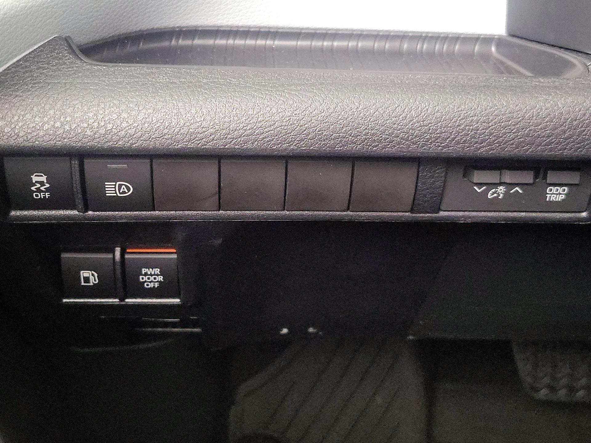 Thumbnail: 2026 Toyota Sienna - 13