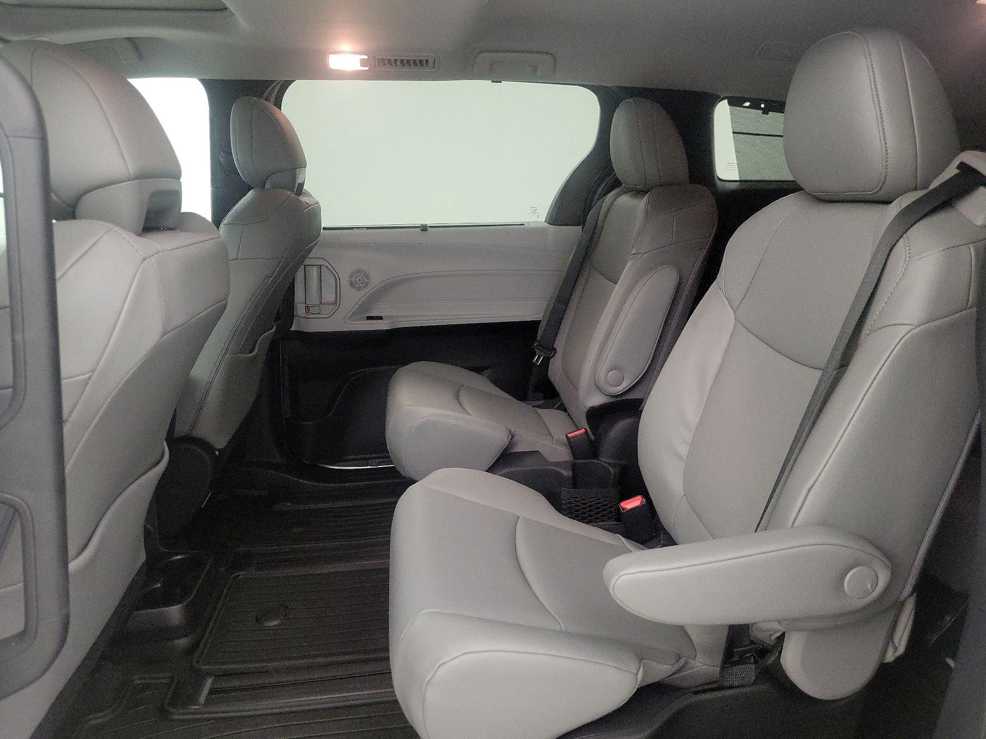 Thumbnail: 2026 Toyota Sienna - 20
