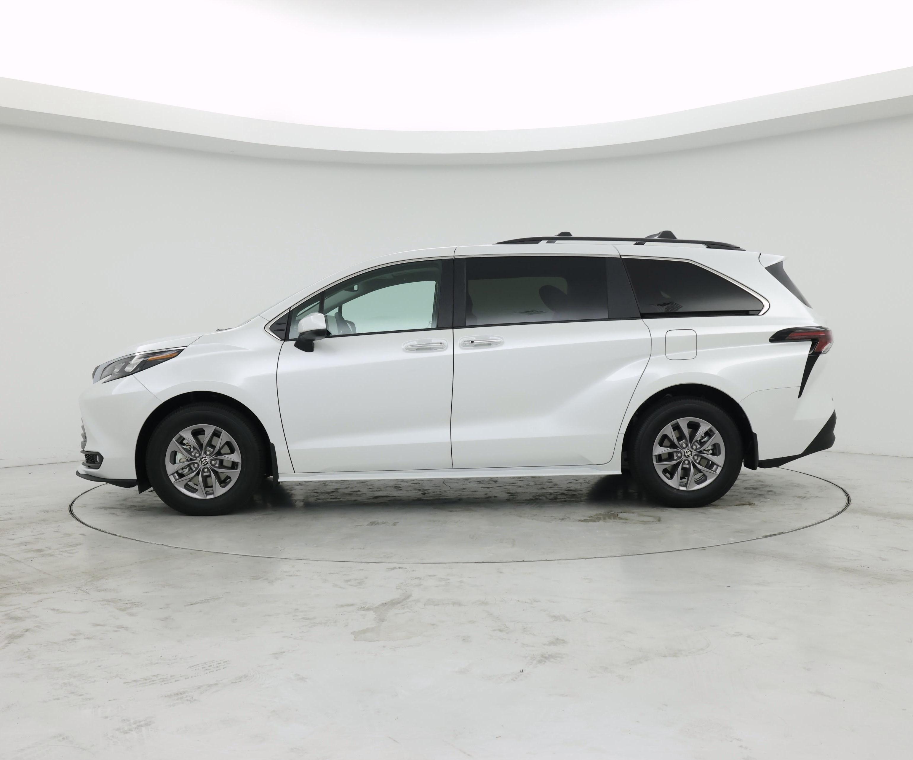 Thumbnail: 2026 Toyota Sienna - 3