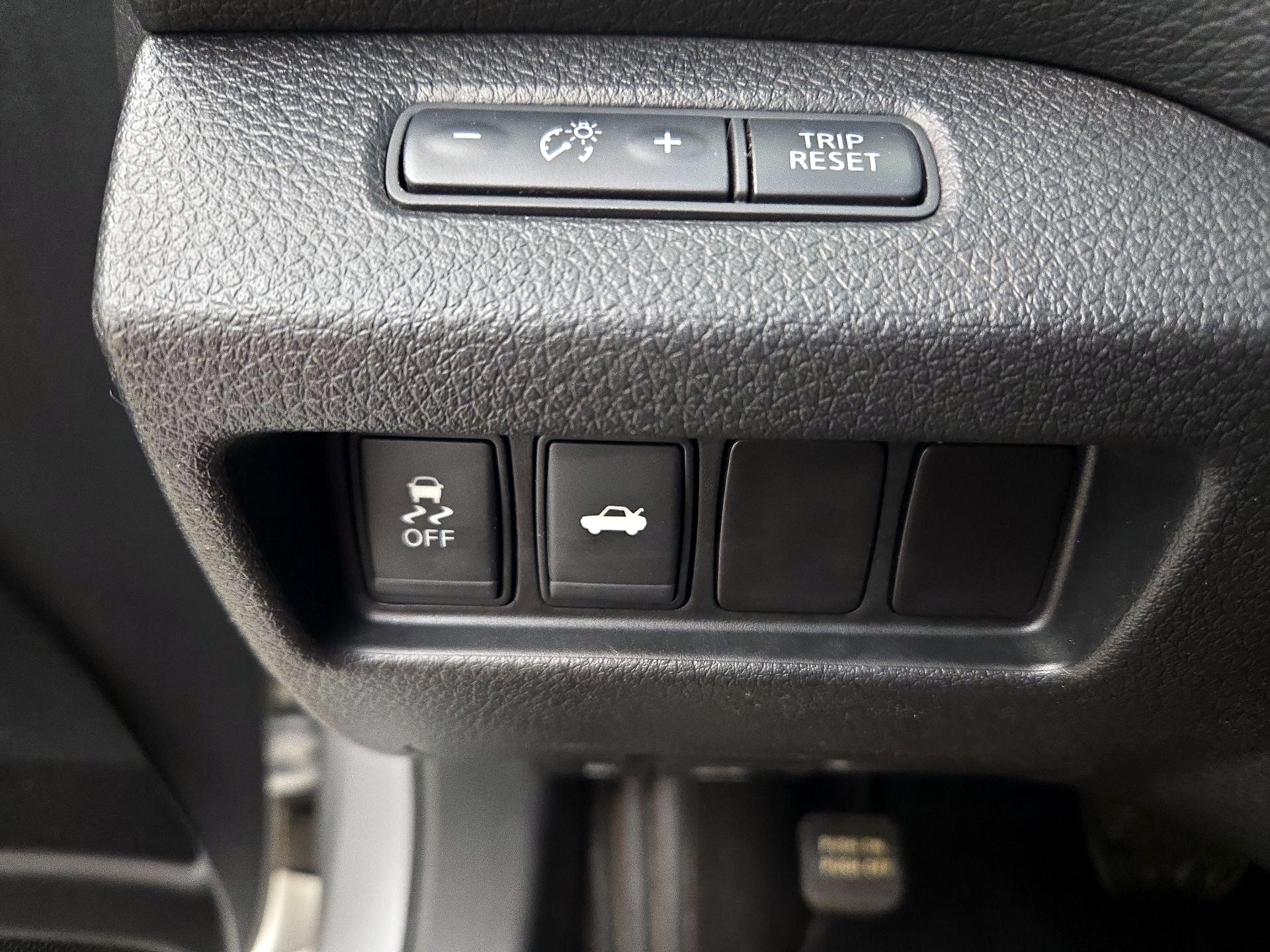 Thumbnail: 2014 Nissan Altima - 13
