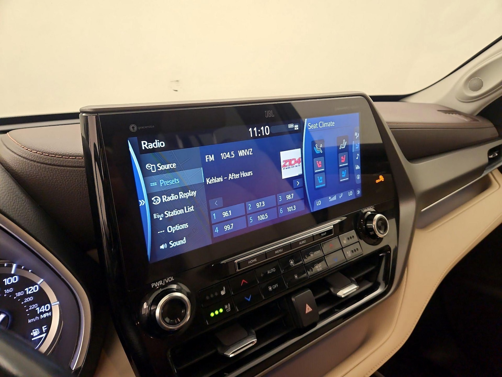 2022 Toyota Highlander Limited - Photo 17