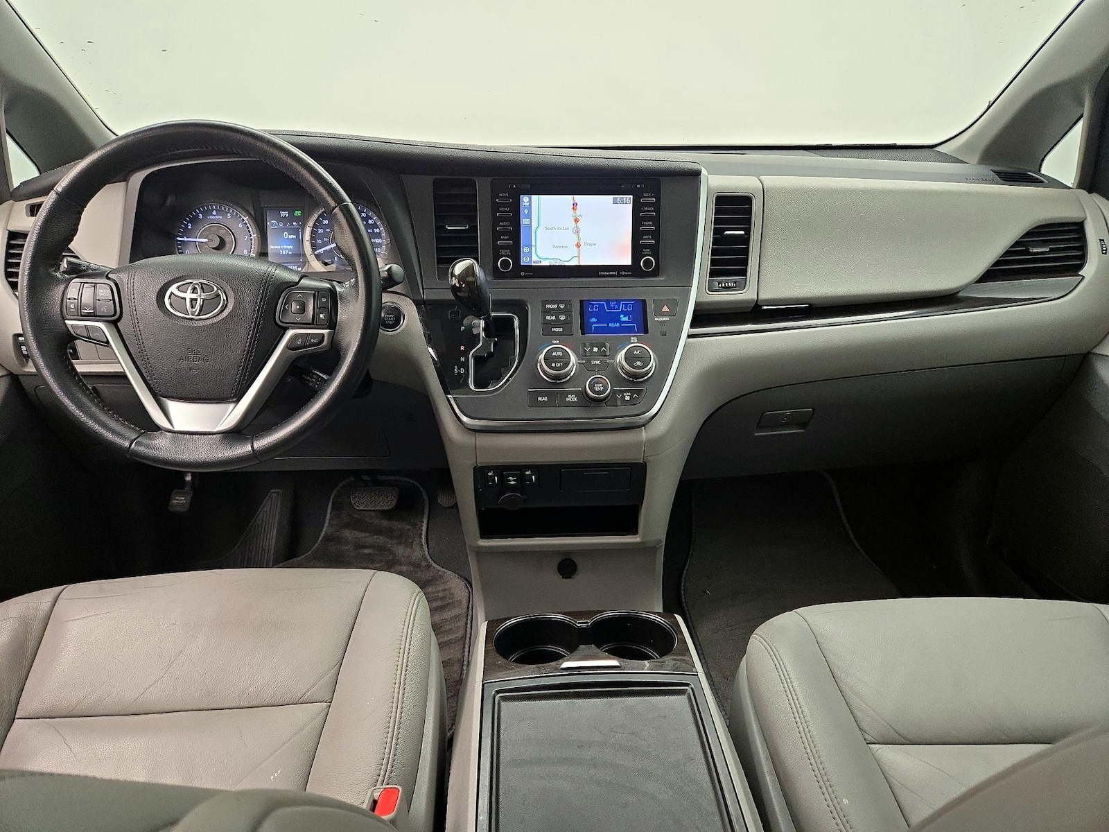 2019 Toyota Sienna XLE - Photo 10