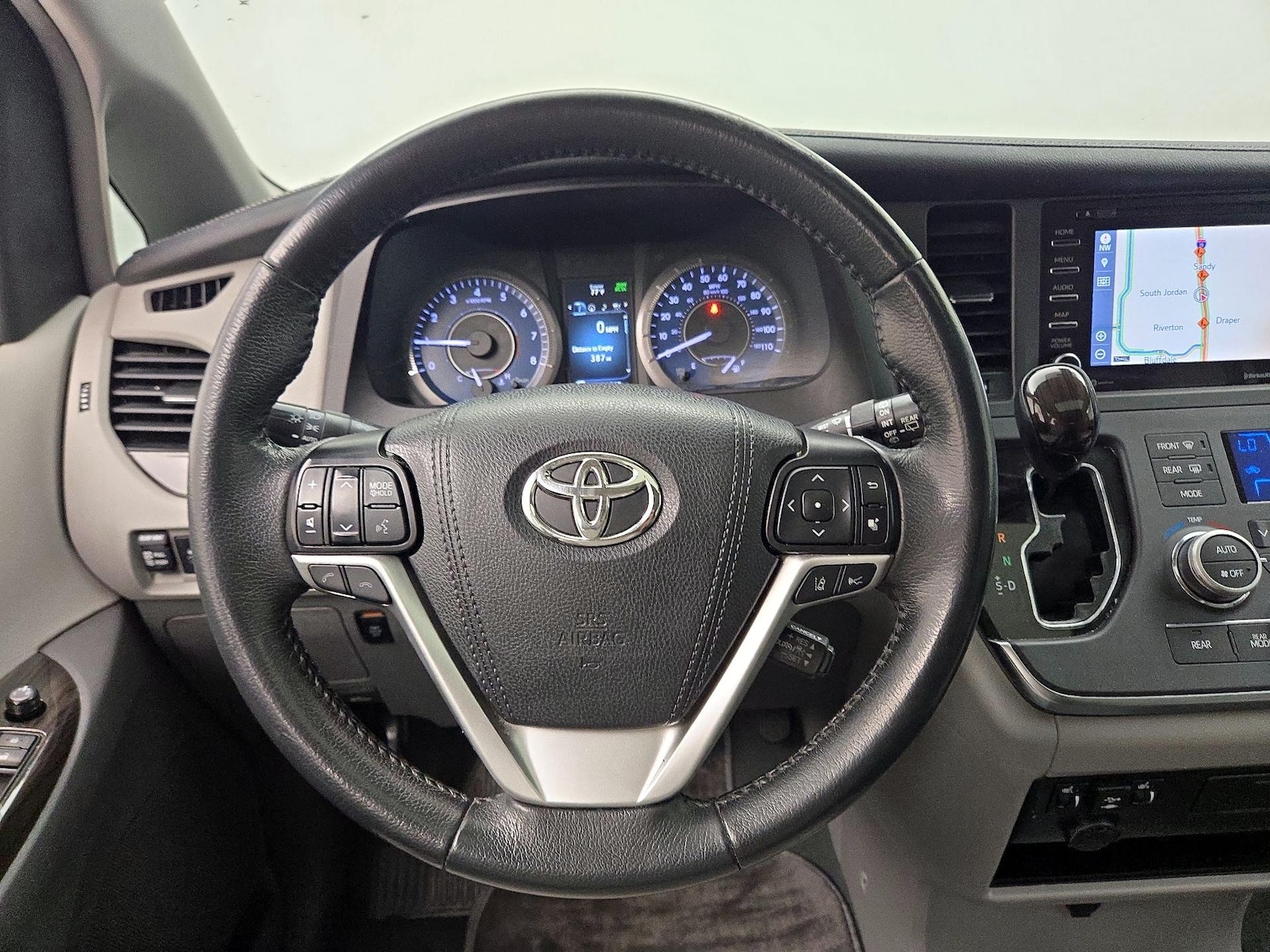 2019 Toyota Sienna XLE - Photo 11