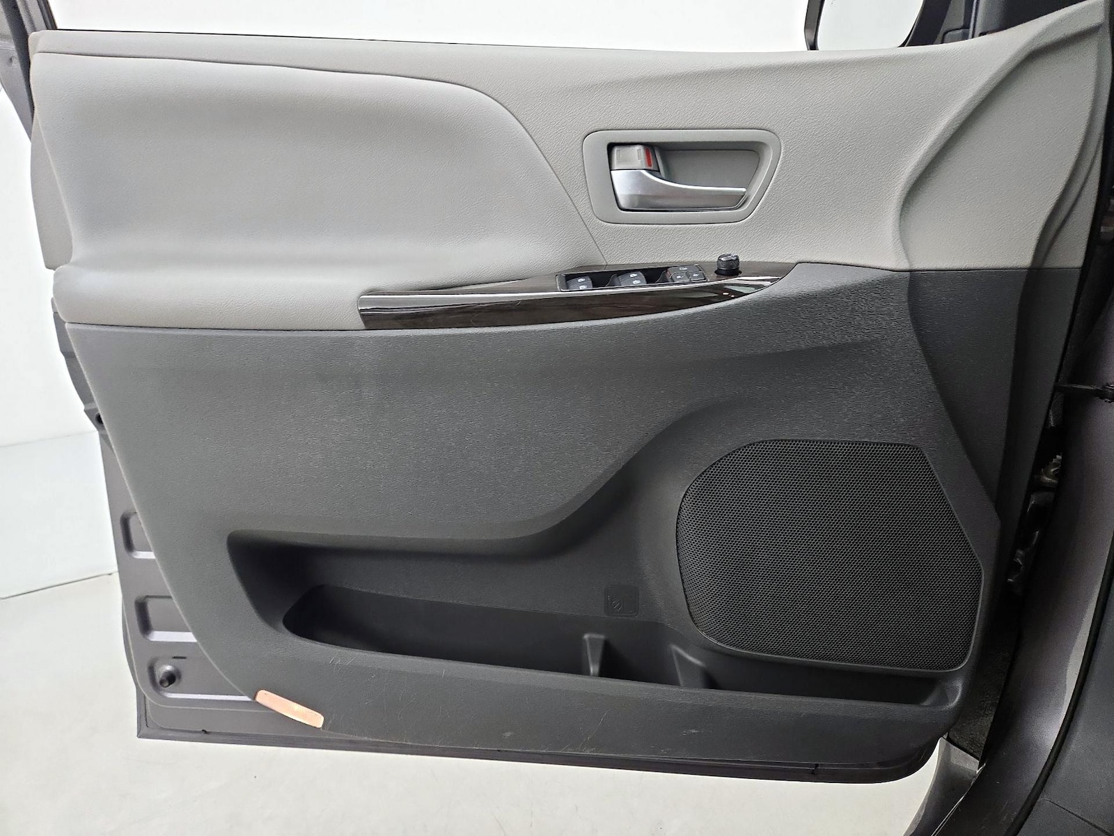 2019 Toyota Sienna XLE - Photo 13