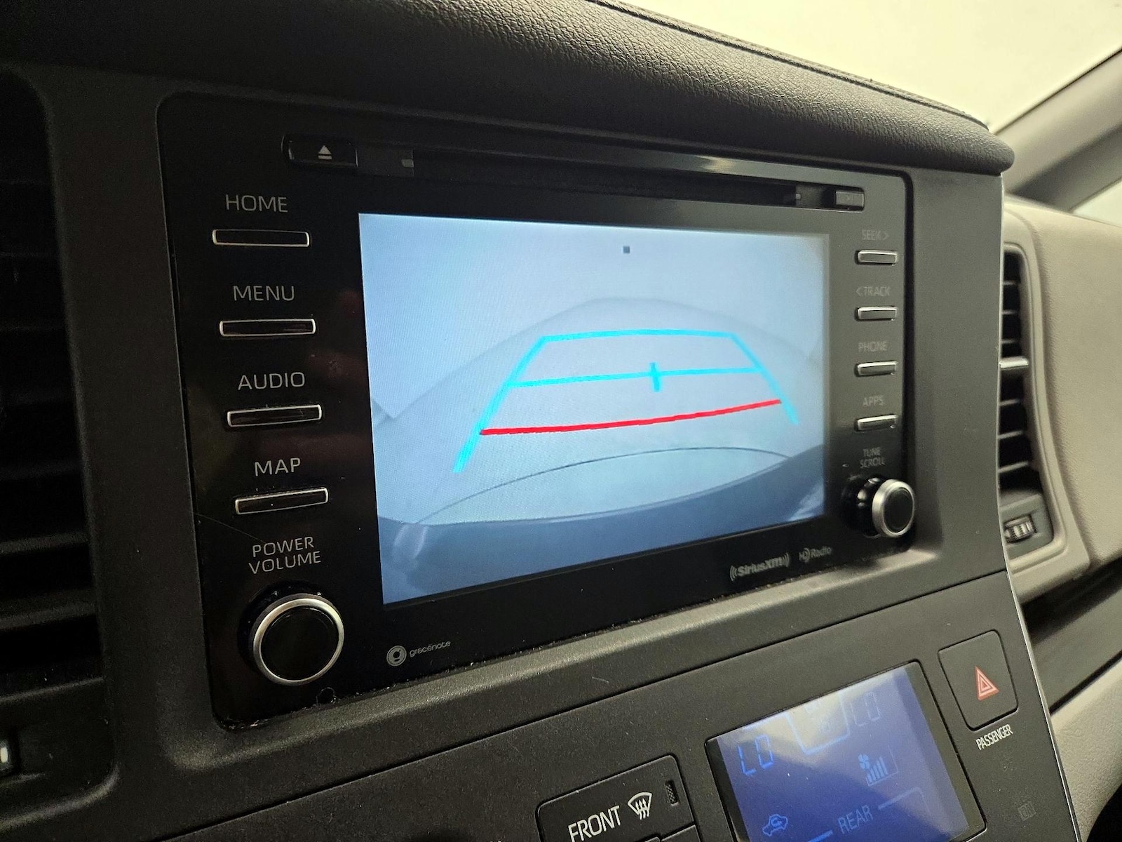 2019 Toyota Sienna XLE - Photo 16