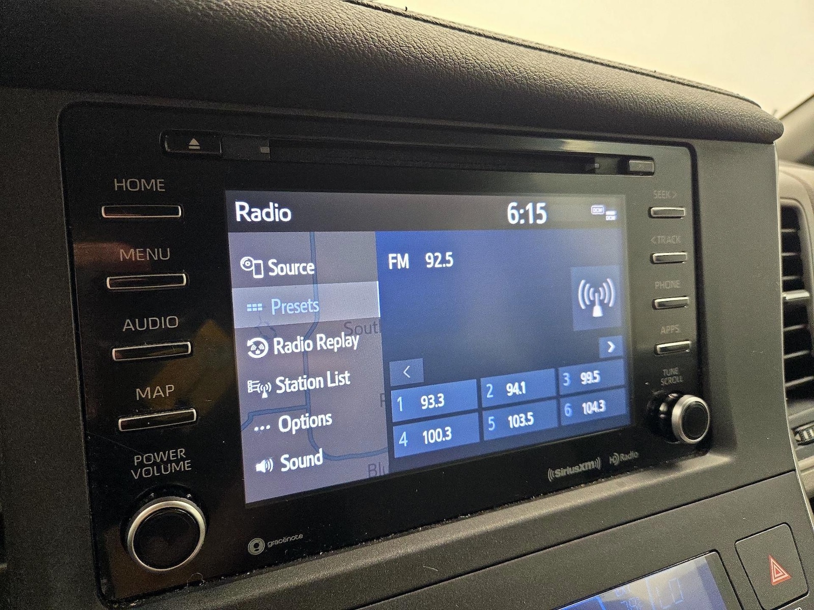 2019 Toyota Sienna XLE - Photo 17