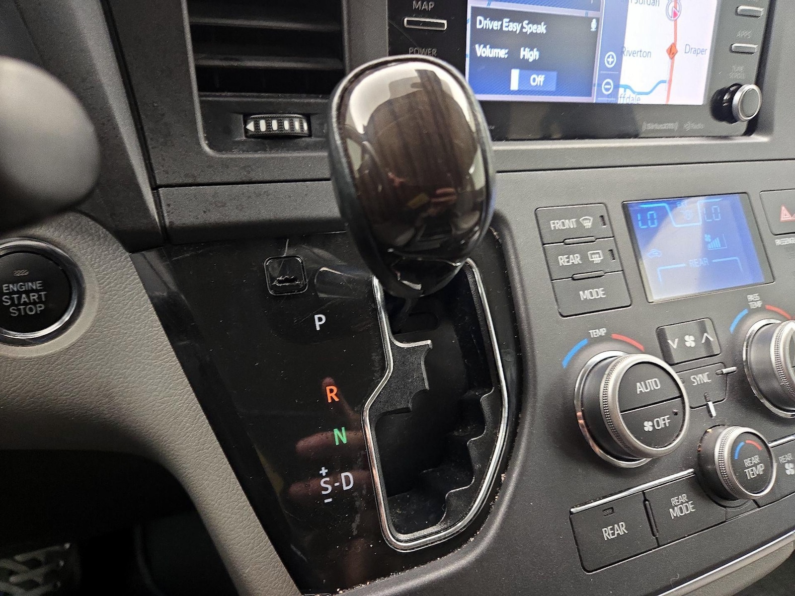 2019 Toyota Sienna XLE - Photo 19