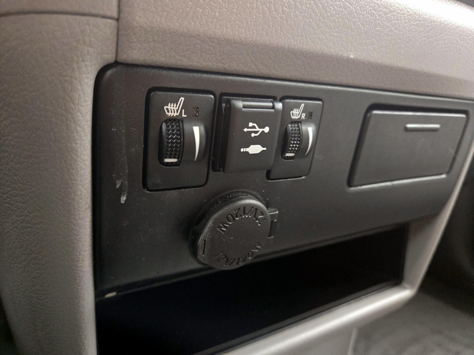2019 Toyota Sienna XLE - Photo 20
