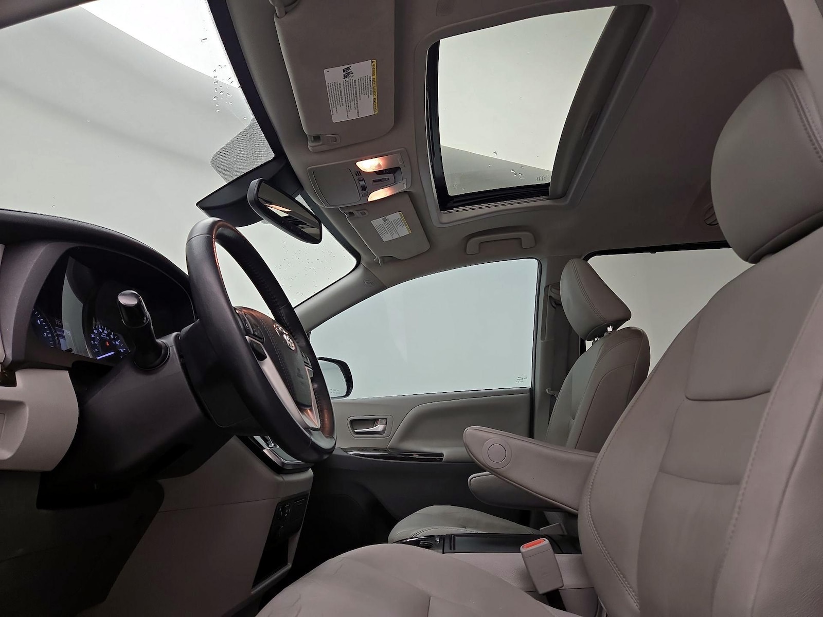 2019 Toyota Sienna XLE - Photo 21