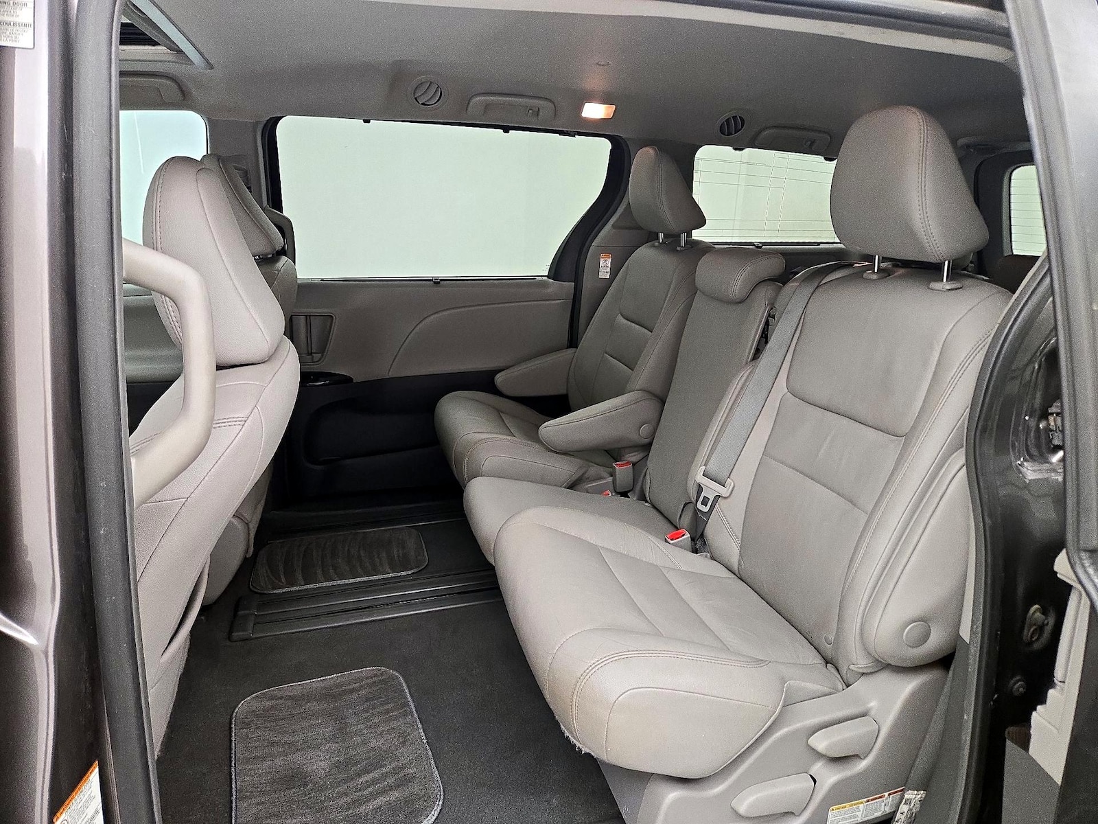 2019 Toyota Sienna XLE - Photo 22