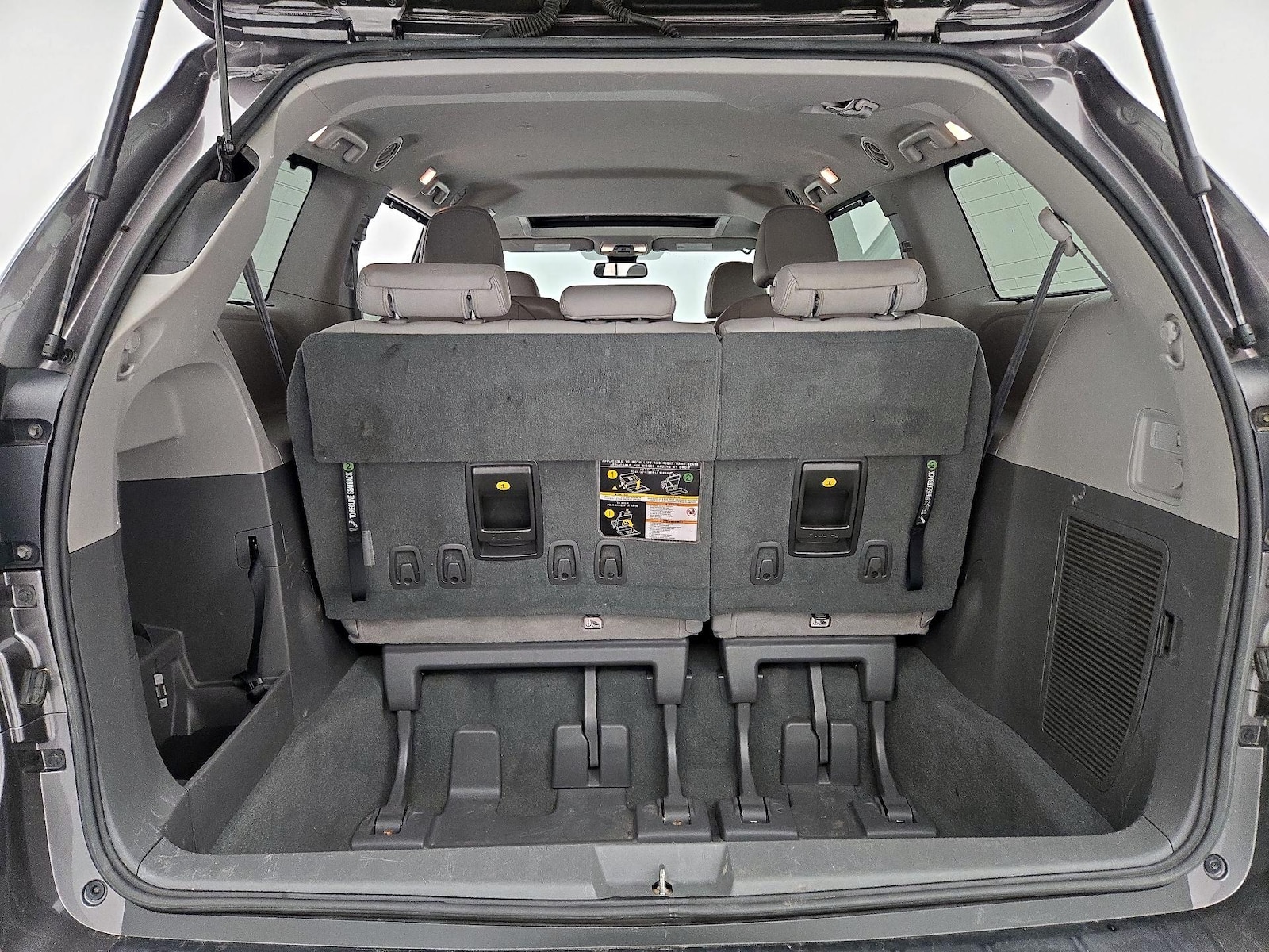 2019 Toyota Sienna XLE - Photo 24