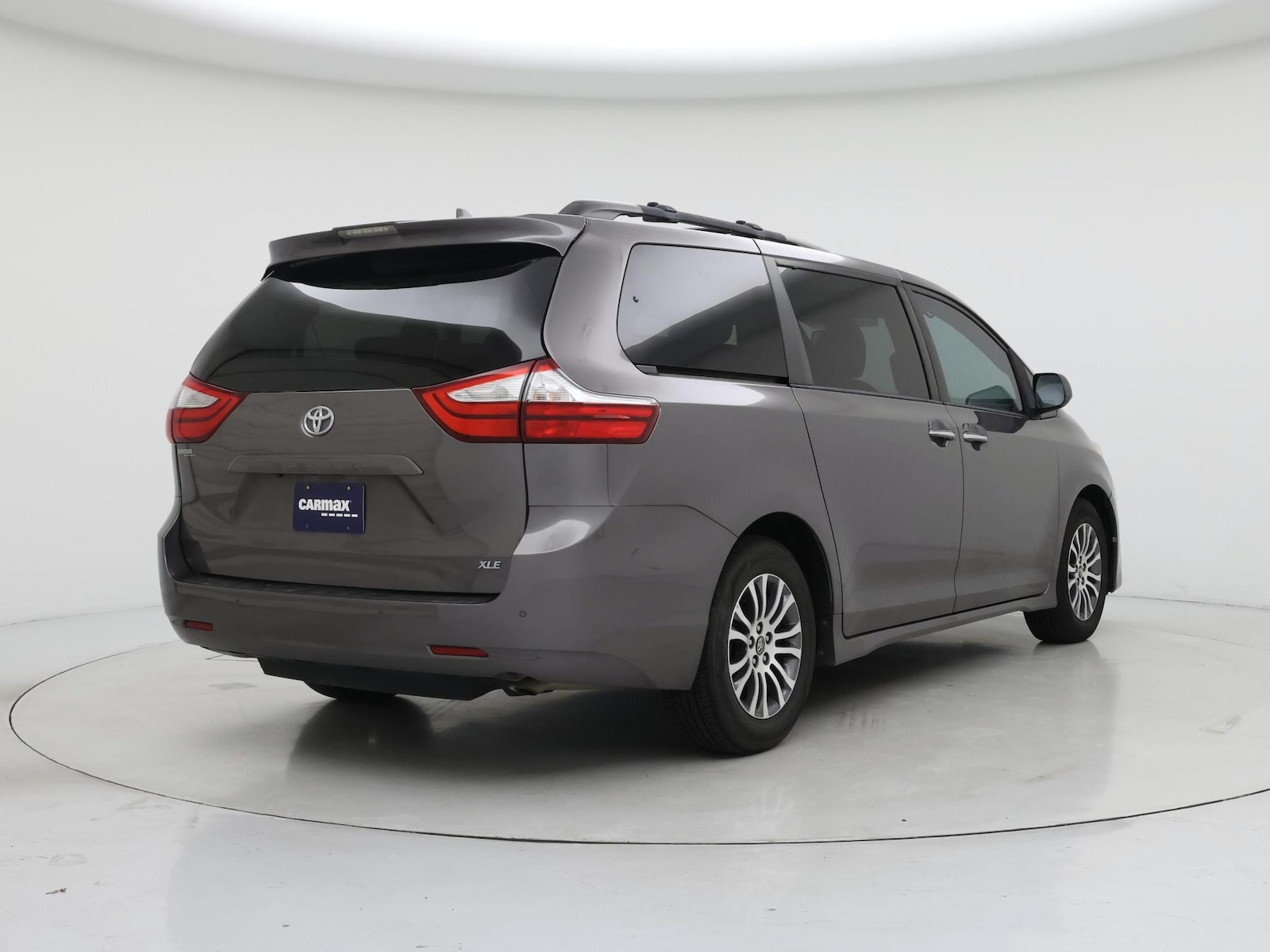 2019 Toyota Sienna XLE - Photo 9