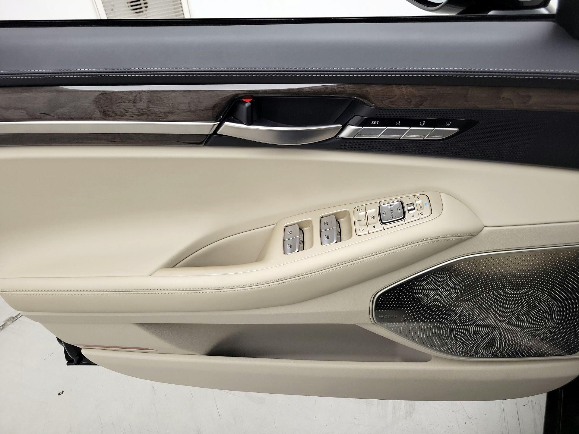 Thumbnail: 2019 Genesis G90 - 12