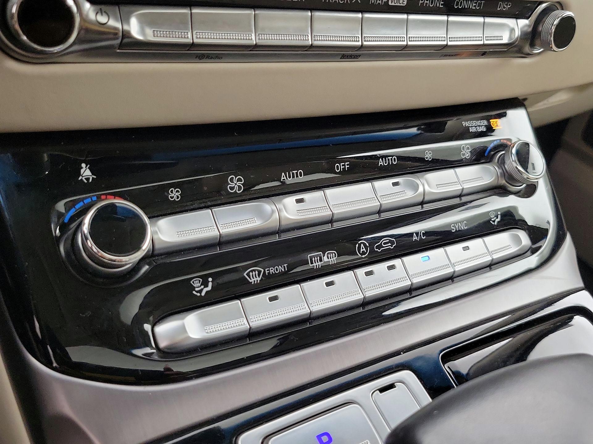 Thumbnail: 2019 Genesis G90 - 17