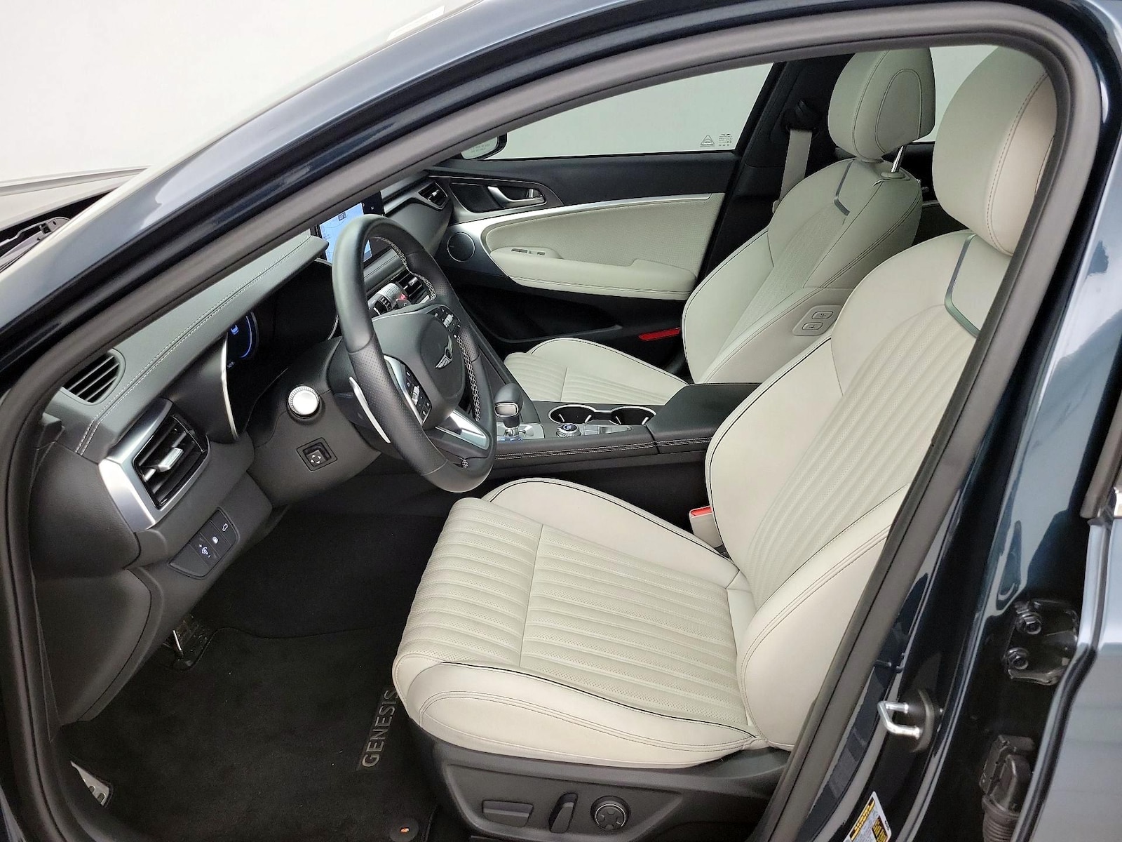 2024 GENESIS G70 Standard - Photo 12