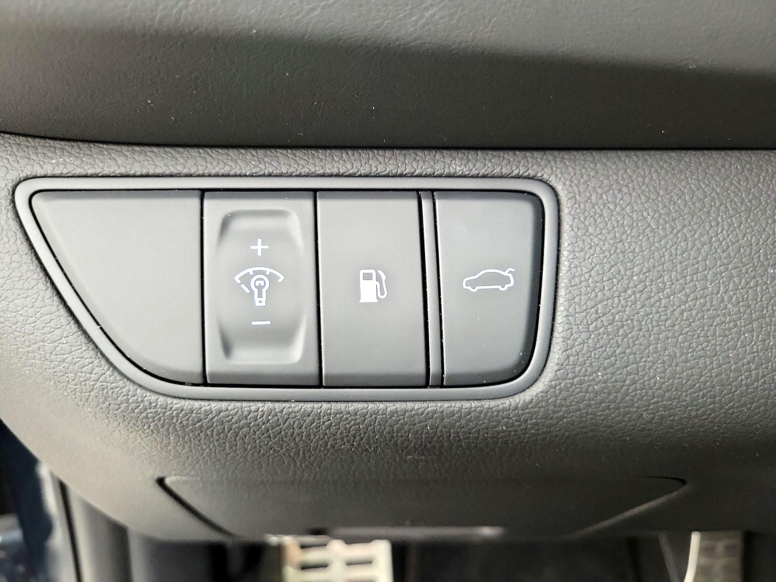 2024 GENESIS G70 Standard - Photo 14