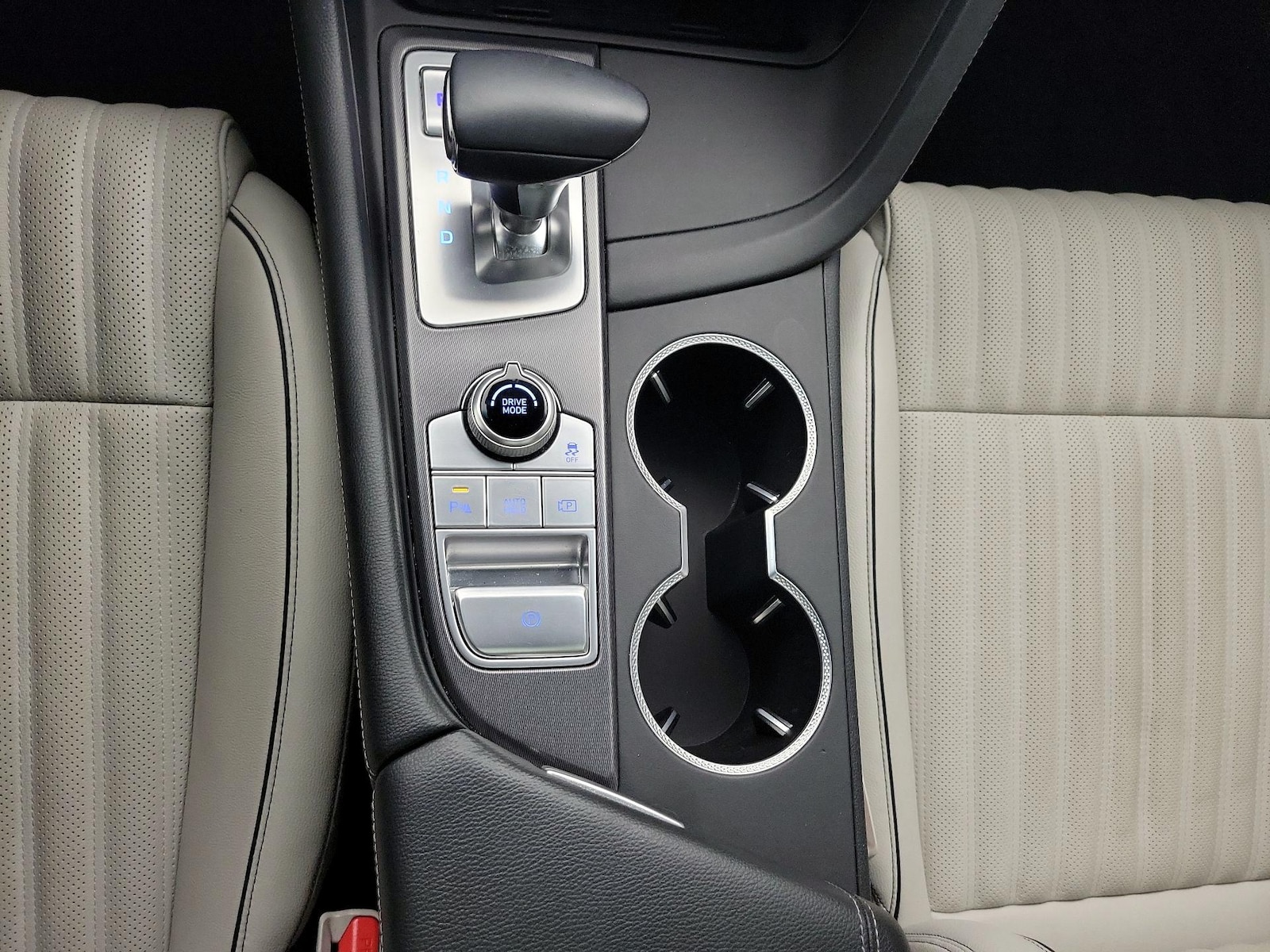 2024 GENESIS G70 Standard - Photo 19
