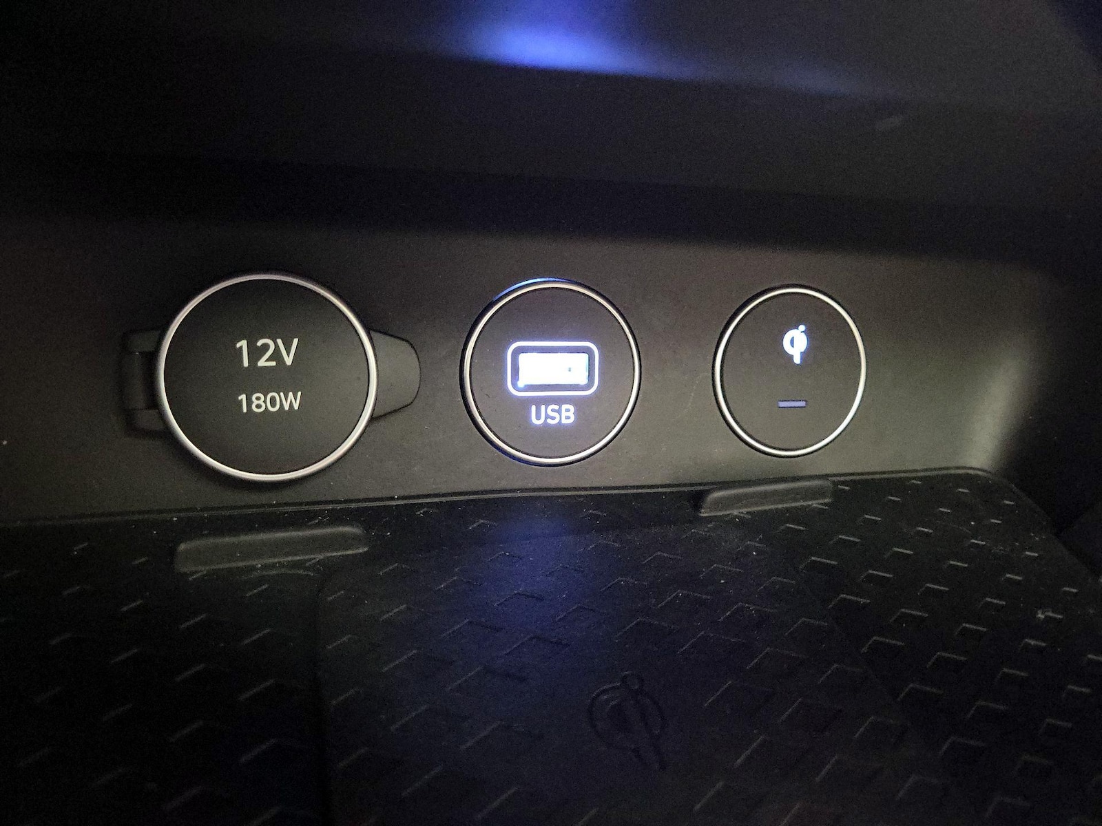 2024 GENESIS G70 Standard - Photo 20