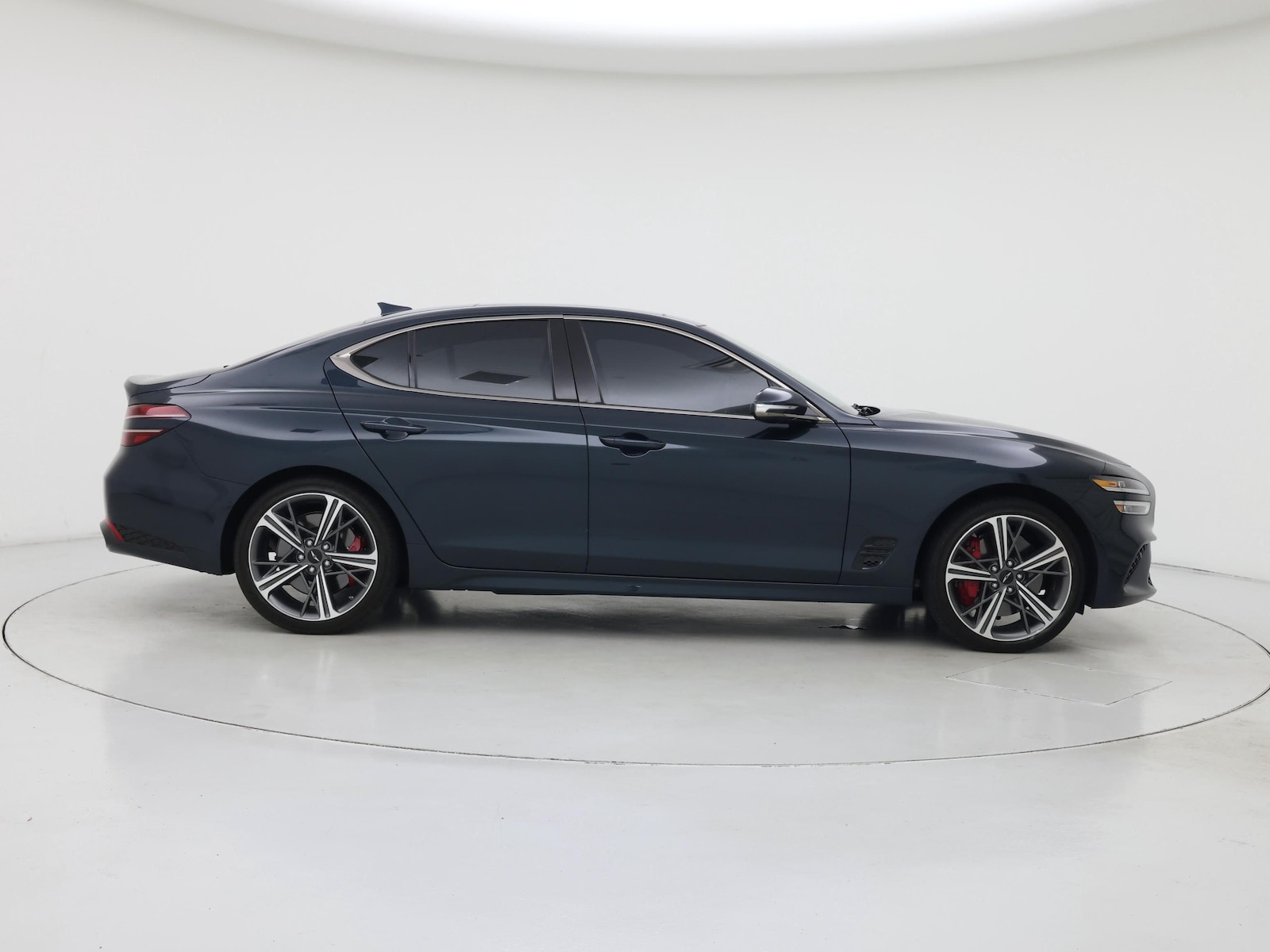 2024 GENESIS G70 Standard - Photo 8